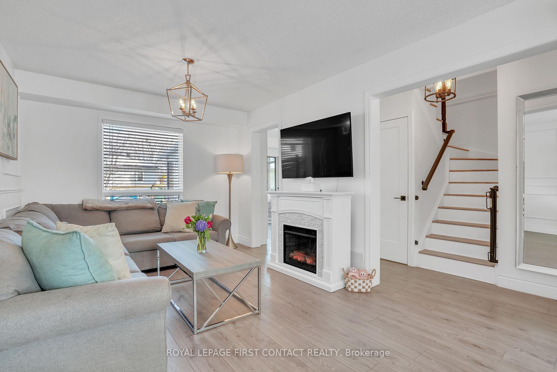 Photo 3 of 24 Ward Drive, Barrie, Painswick North — HOMEH