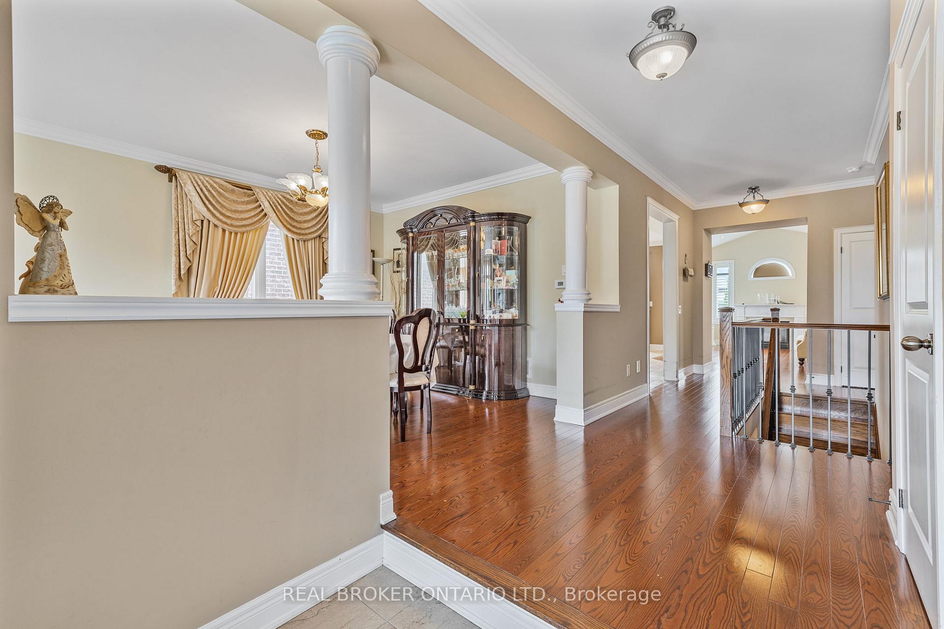 Photo 3 of 28 Hampton Springs Drive, Brampton, Bram East — HOMEH