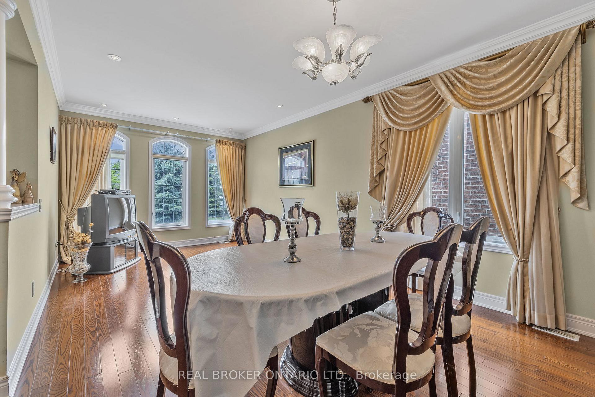 Photo 38 of 28 Hampton Springs Drive, Brampton, Bram East — HOMEH
