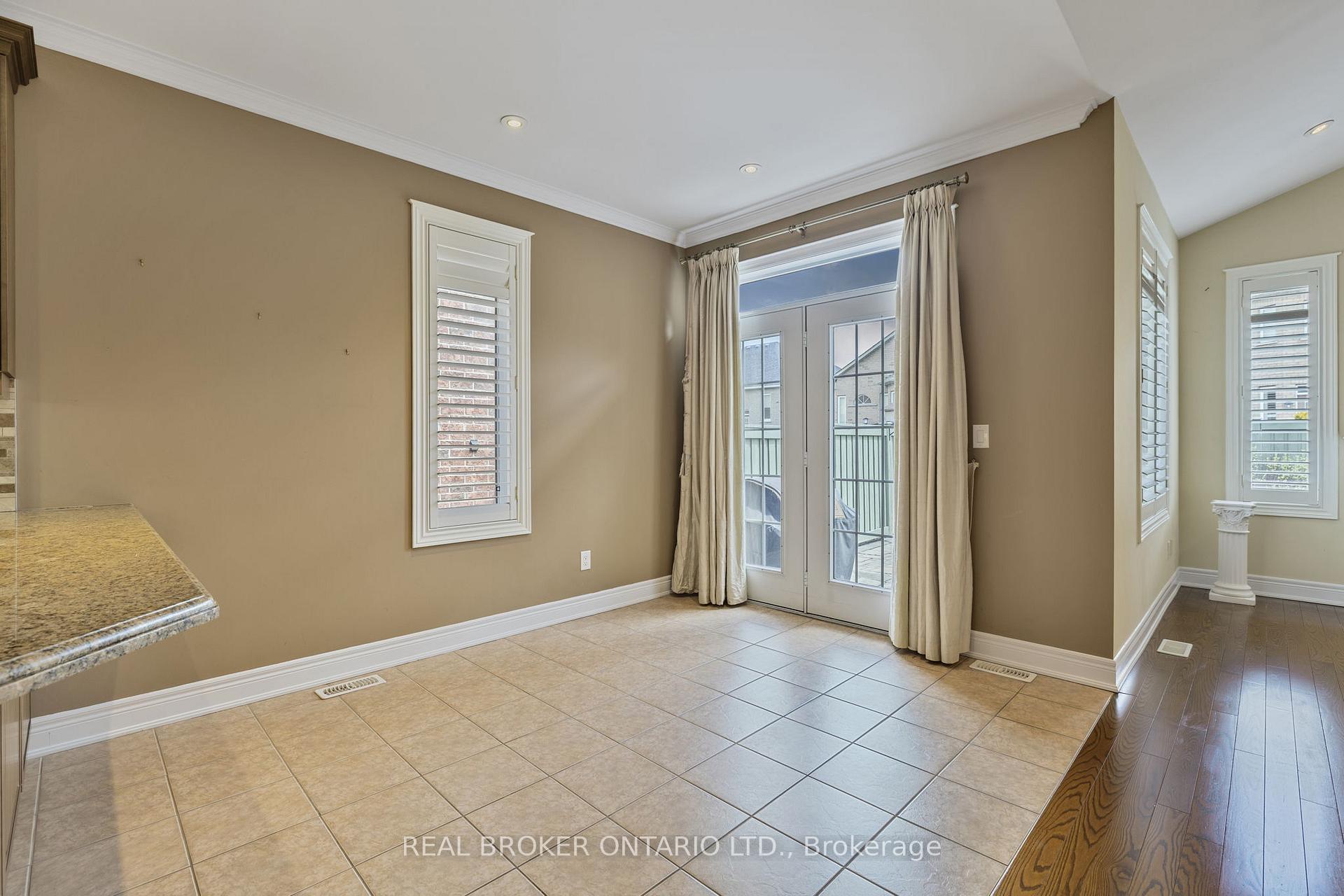 Photo 5 of 28 Hampton Springs Drive, Brampton, Bram East — HOMEH