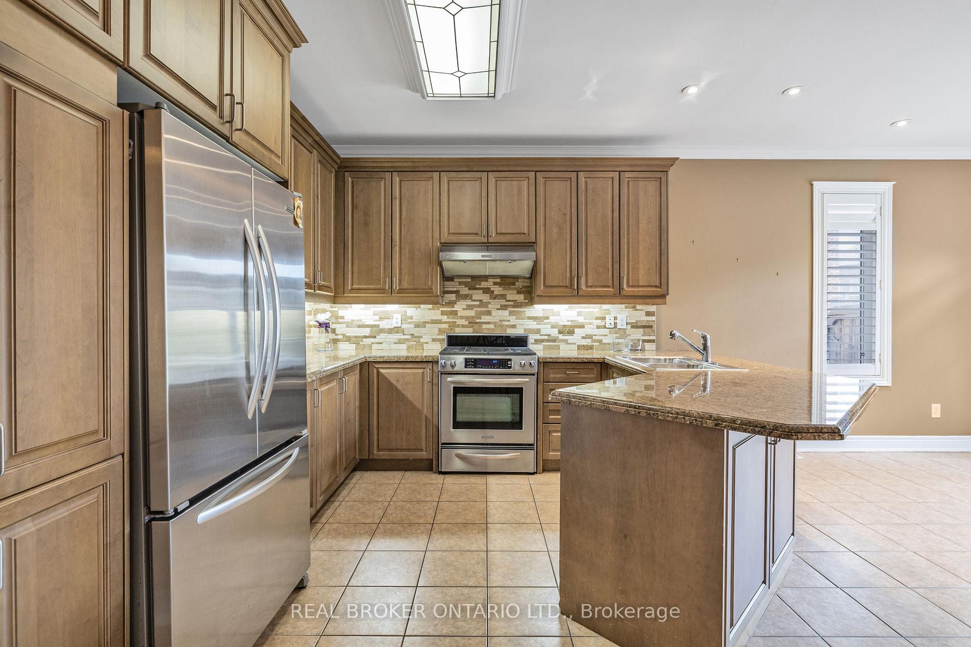 Photo 8 of 28 Hampton Springs Drive, Brampton, Bram East — HOMEH