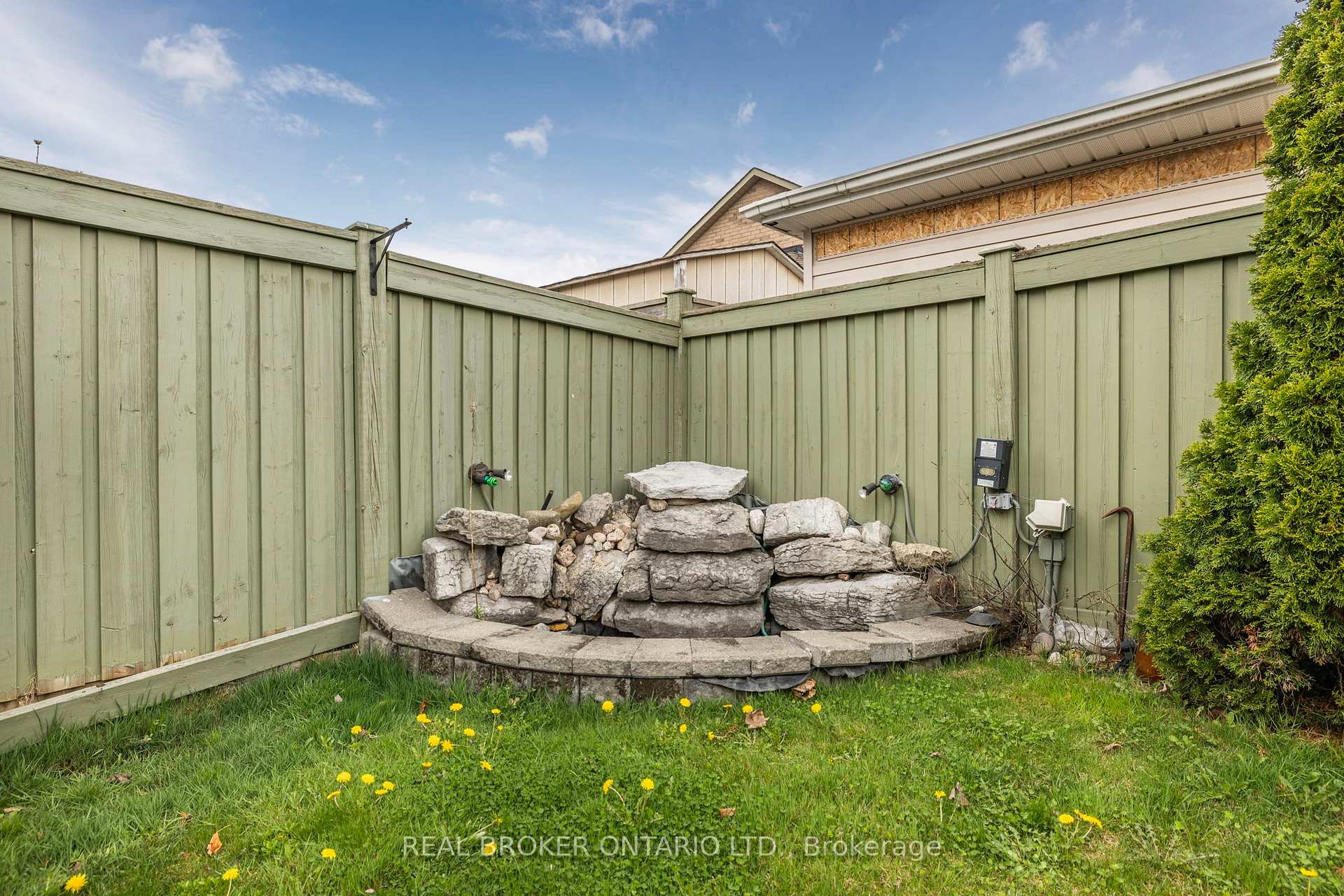 Photo 35 of 28 Hampton Springs Drive, Brampton, Bram East — HOMEH