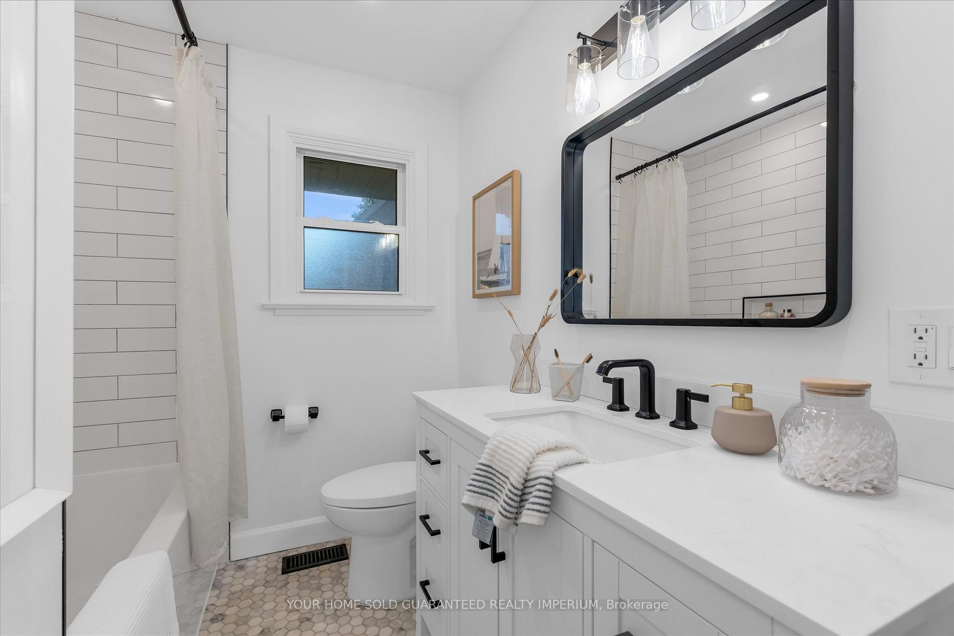 Photo 14 of 3 Mulock Avenue, Hamilton, Sunninghill — HOMEH