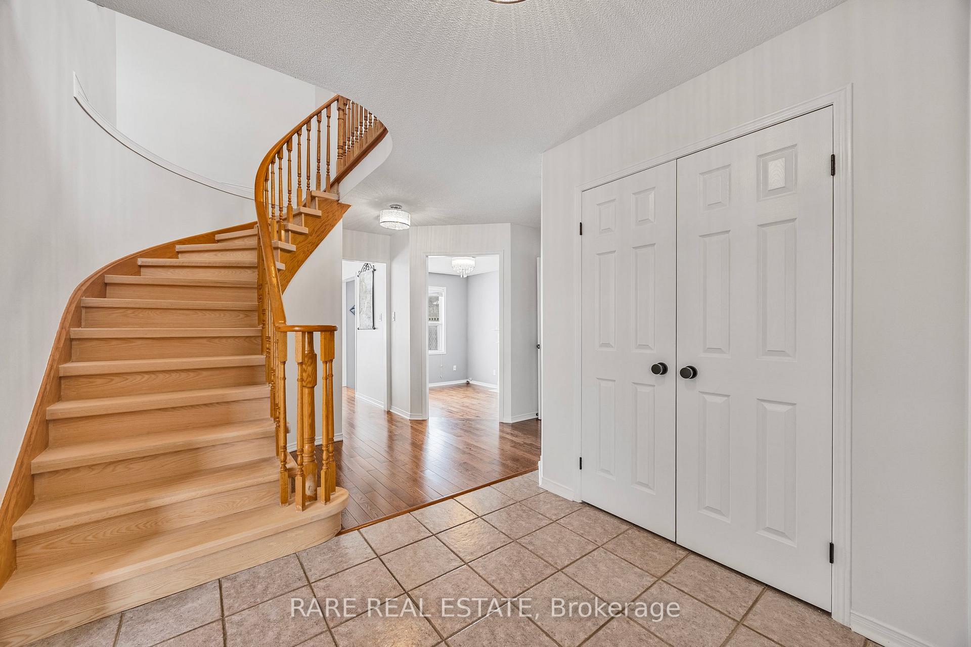 Photo 3 of 196 Hurst Drive, Barrie, Bayshore — HOMEH