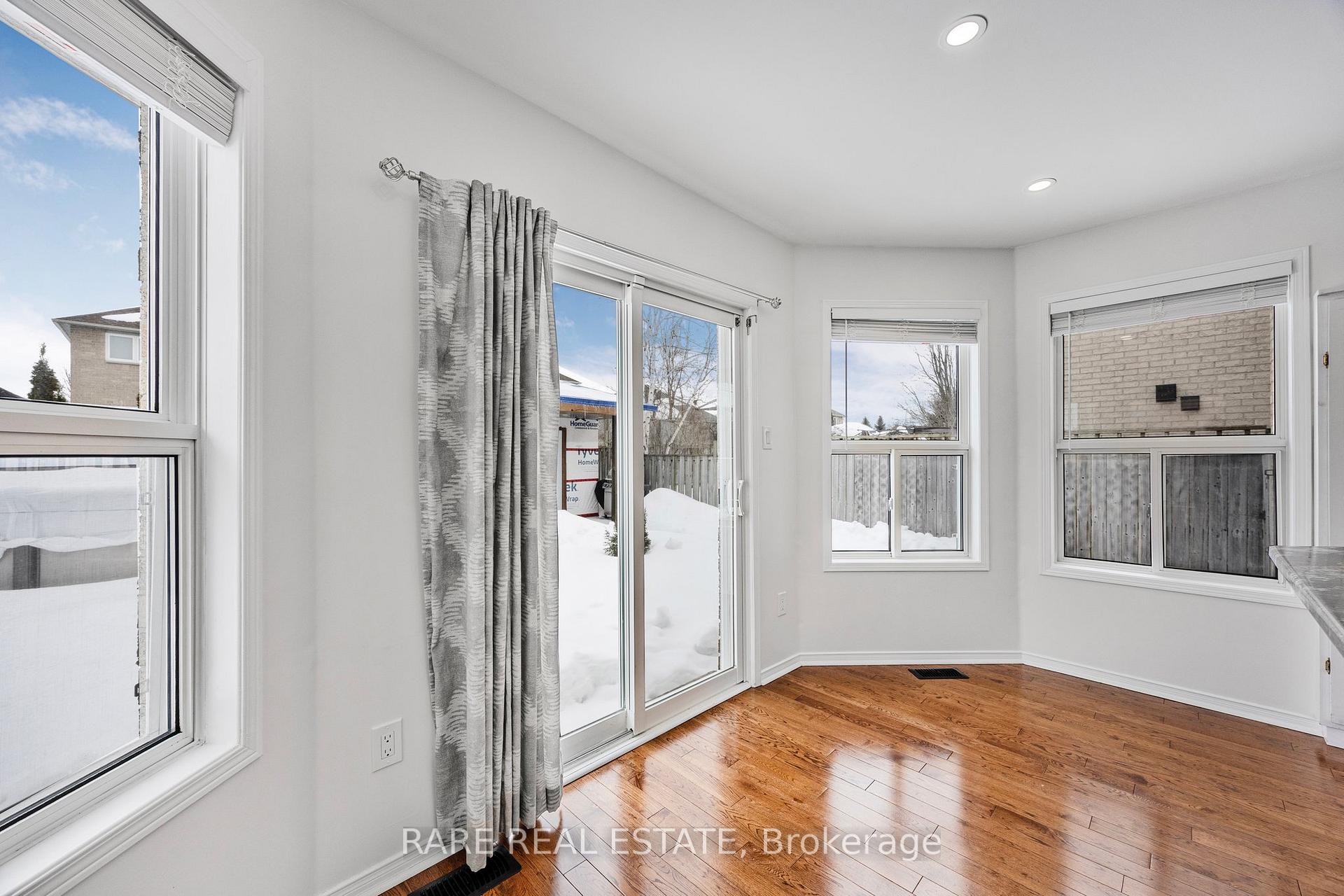Photo 10 of 196 Hurst Drive, Barrie, Bayshore — HOMEH
