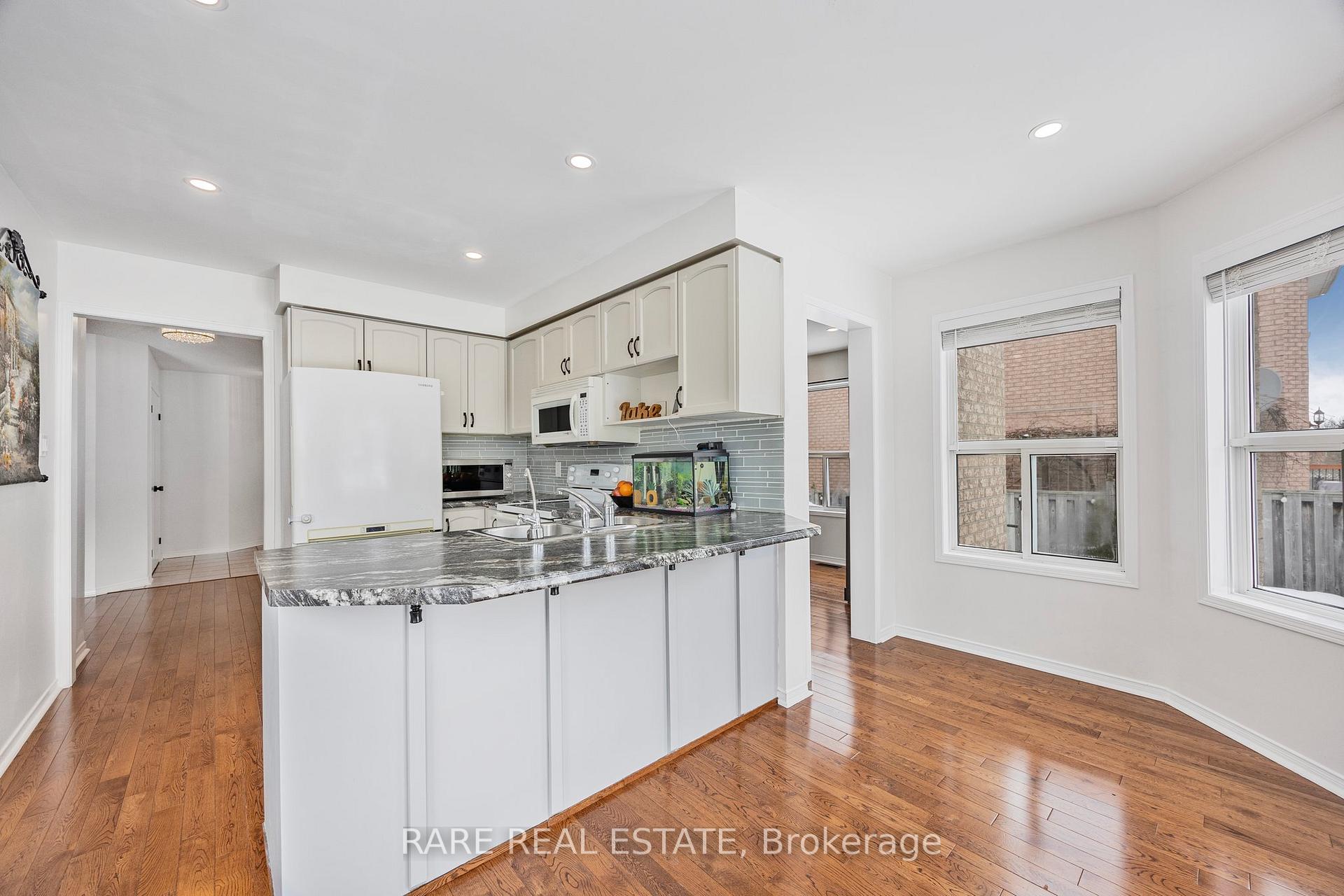 Photo 11 of 196 Hurst Drive, Barrie, Bayshore — HOMEH