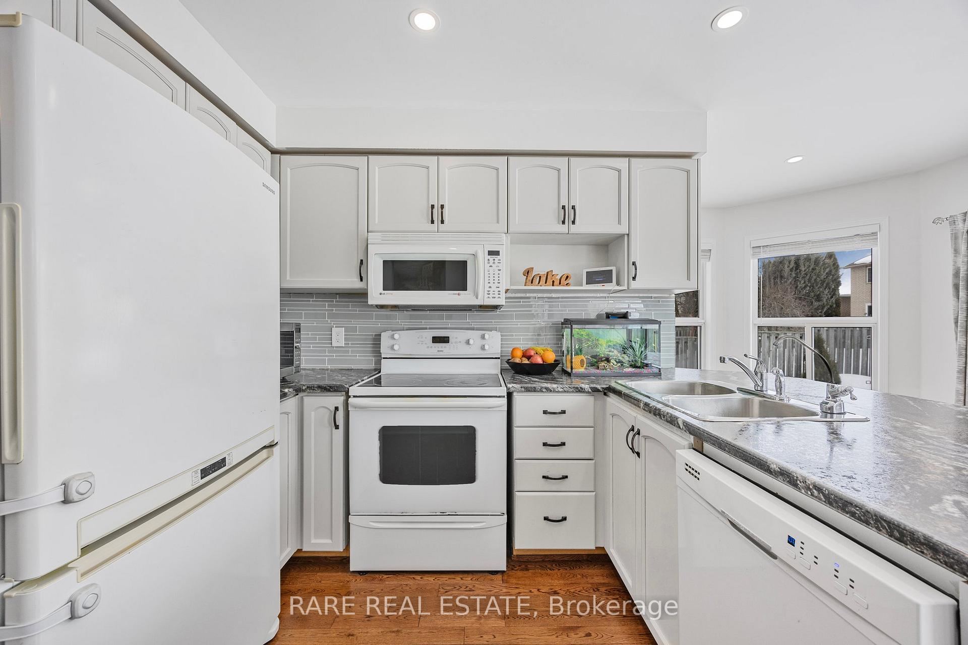 Photo 13 of 196 Hurst Drive, Barrie, Bayshore — HOMEH