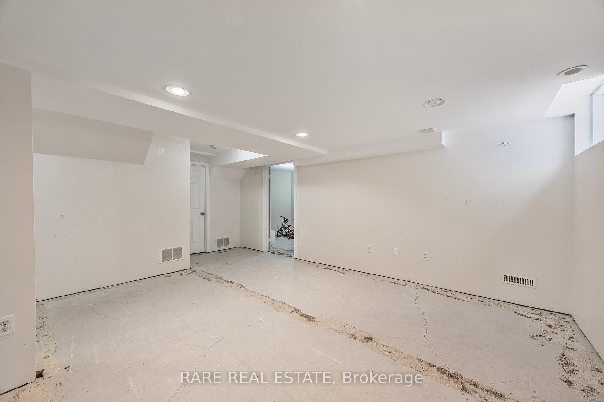 Photo 32 of 196 Hurst Drive, Barrie, Bayshore — HOMEH