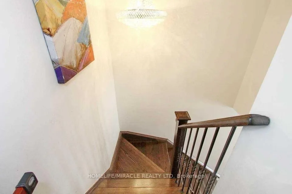 Photo 5 of Unit Main, 70 Quillberry Close, Brampton, Northwest Brampton — HOMEH