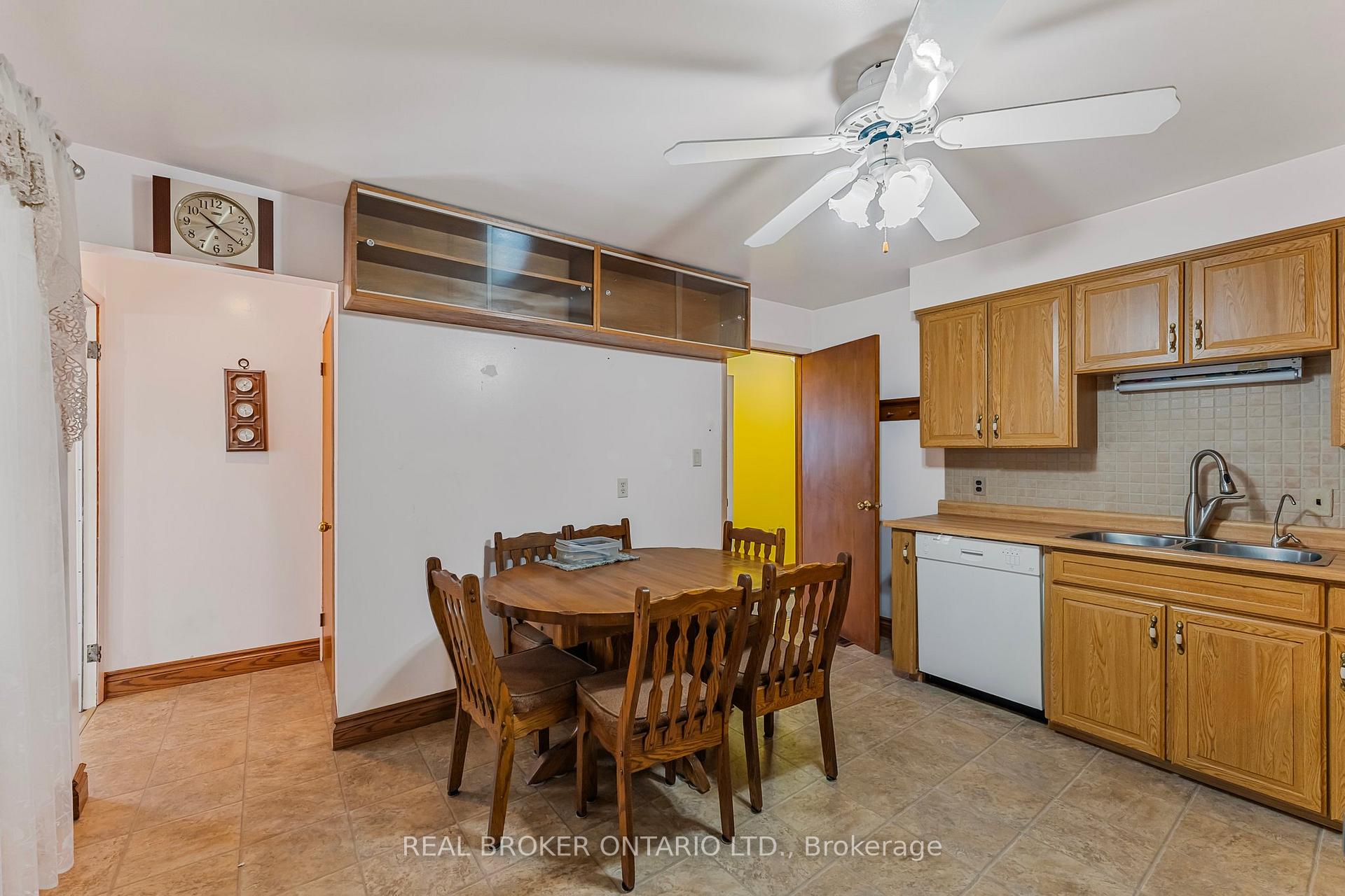 Photo 13 of 8 Caroline Street, Barrie, Allandale Centre — HOMEH