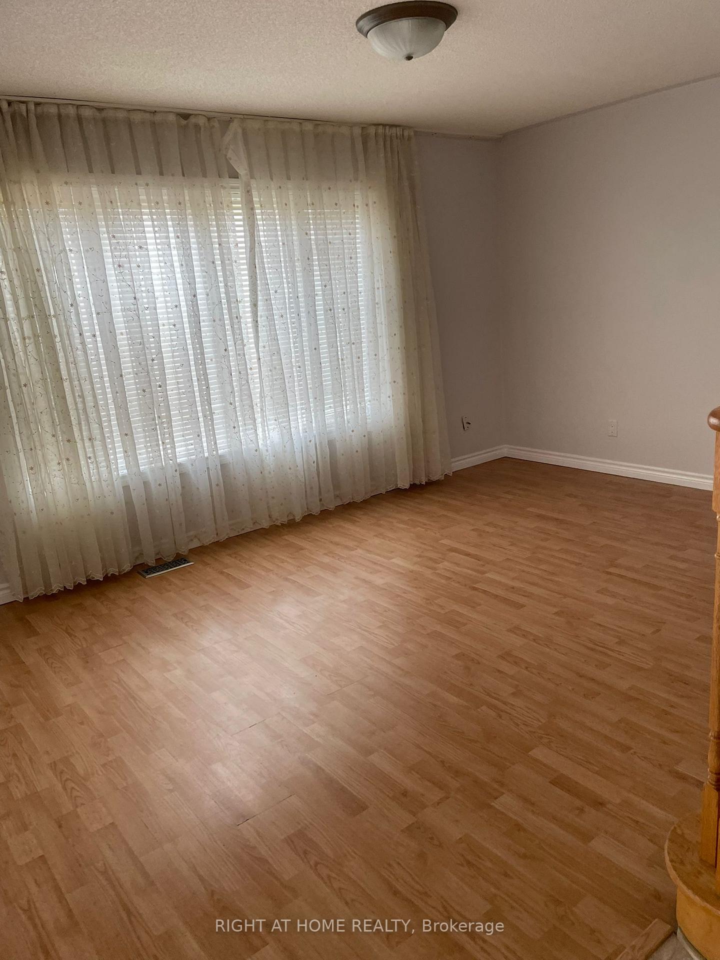 Photo 3 of Unit Main and 2nd level, 35 Echoridge Drive, Brampton, Fletcher's Meadow — HOMEH