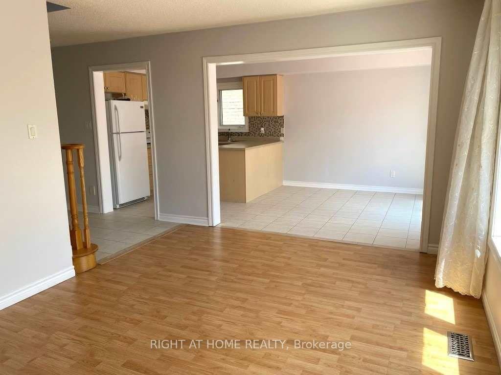 Photo 8 of Unit Main and 2nd level, 35 Echoridge Drive, Brampton, Fletcher's Meadow — HOMEH