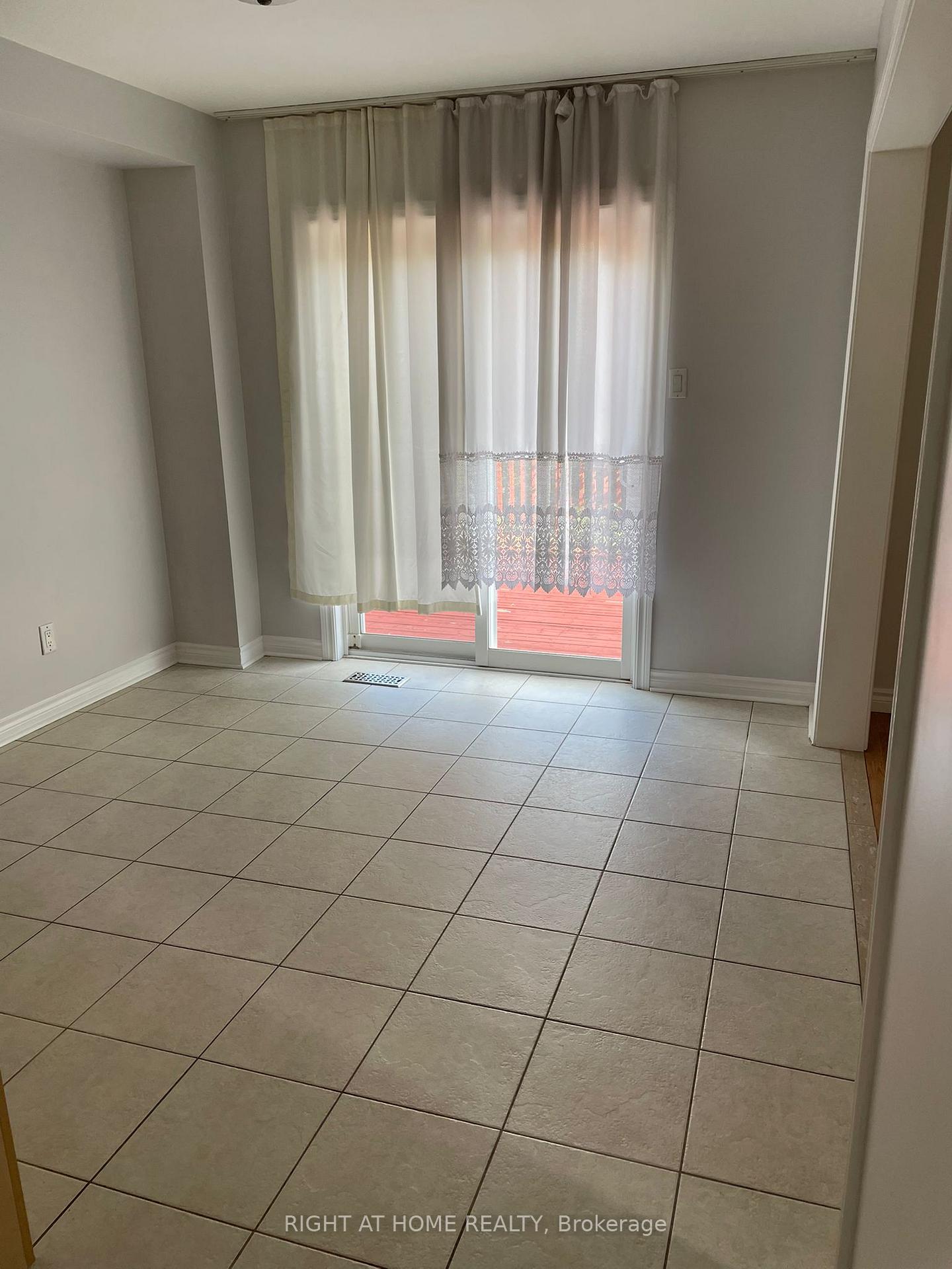 Photo 20 of Unit Main and 2nd level, 35 Echoridge Drive, Brampton, Fletcher's Meadow — HOMEH