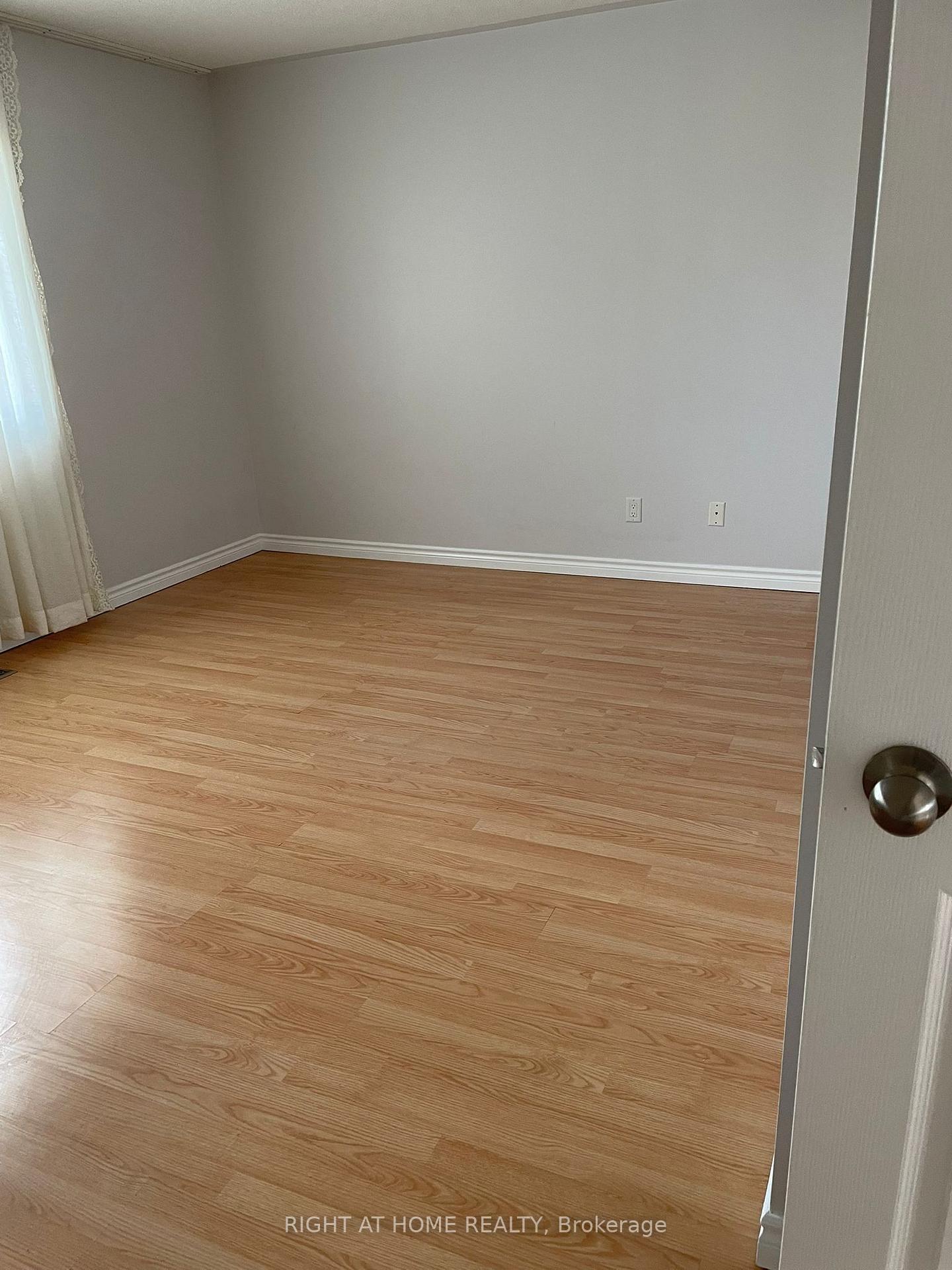 Photo 10 of Unit Main and 2nd level, 35 Echoridge Drive, Brampton, Fletcher's Meadow — HOMEH