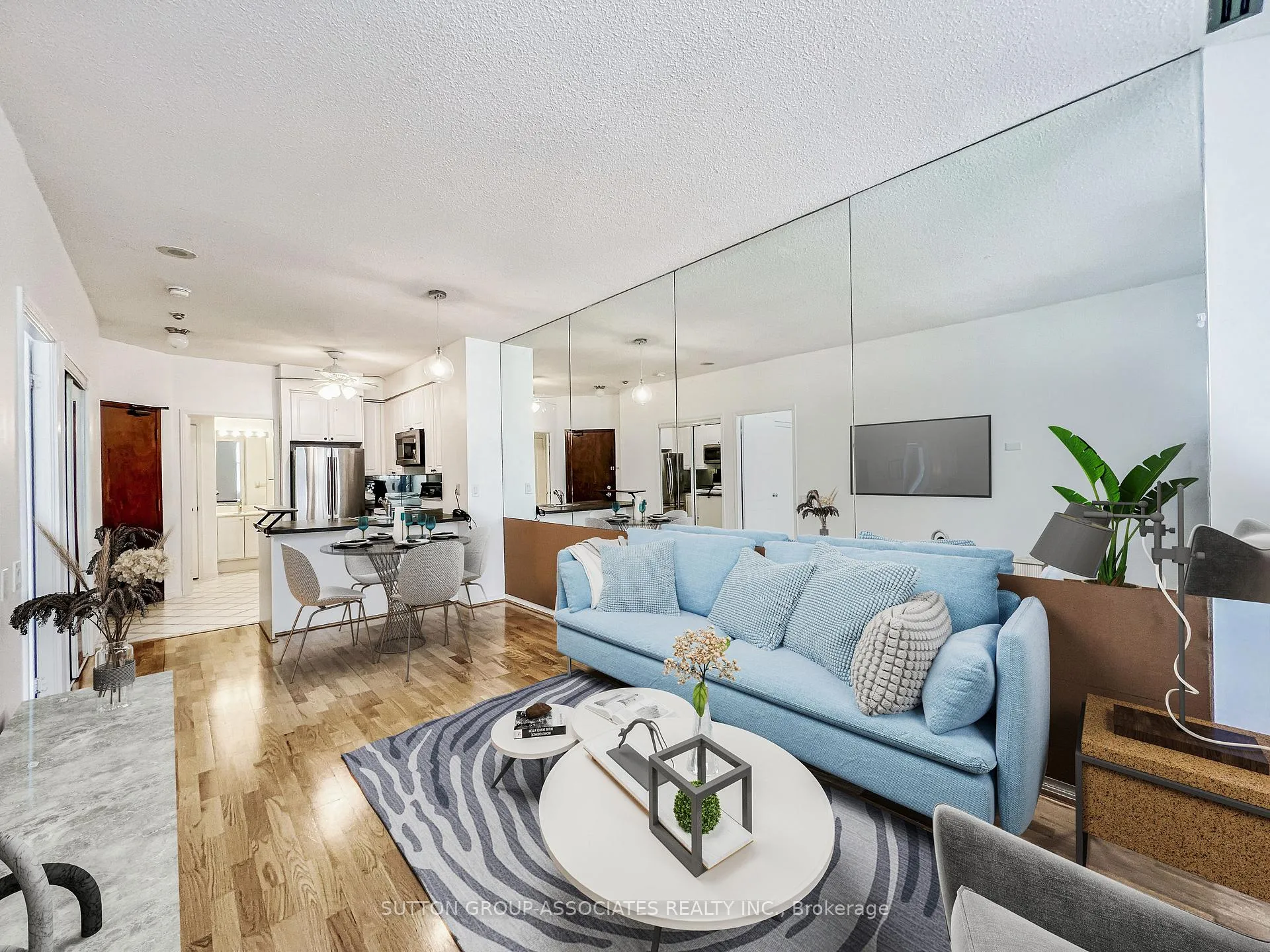 Front of Unit 406, 555 Yonge Street
