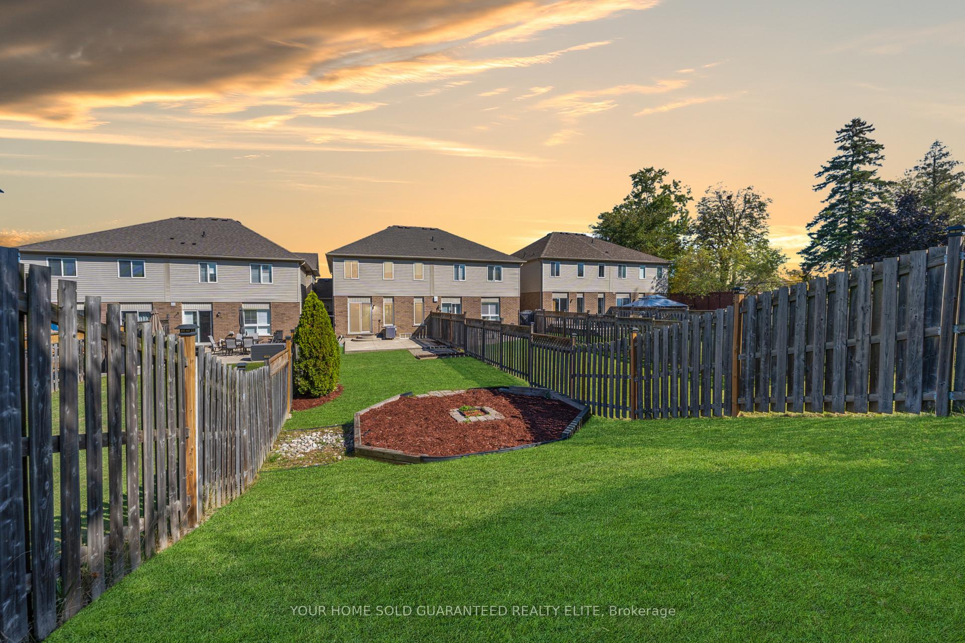 Photo 14 of 72 Cornerstone Drive, Hamilton, Stoney Creek Mountain — HOMEH