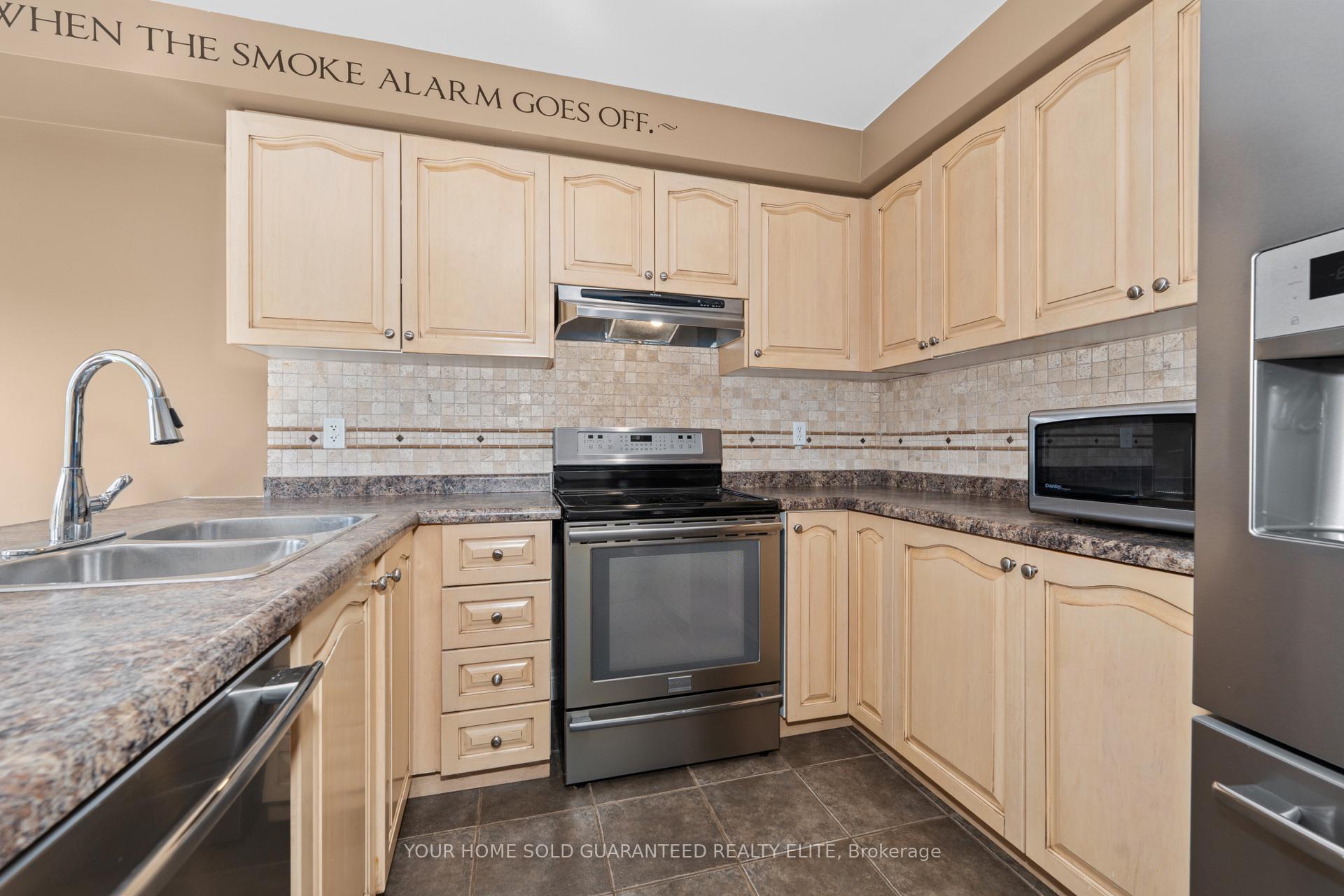 Photo 18 of 72 Cornerstone Drive, Hamilton, Stoney Creek Mountain — HOMEH