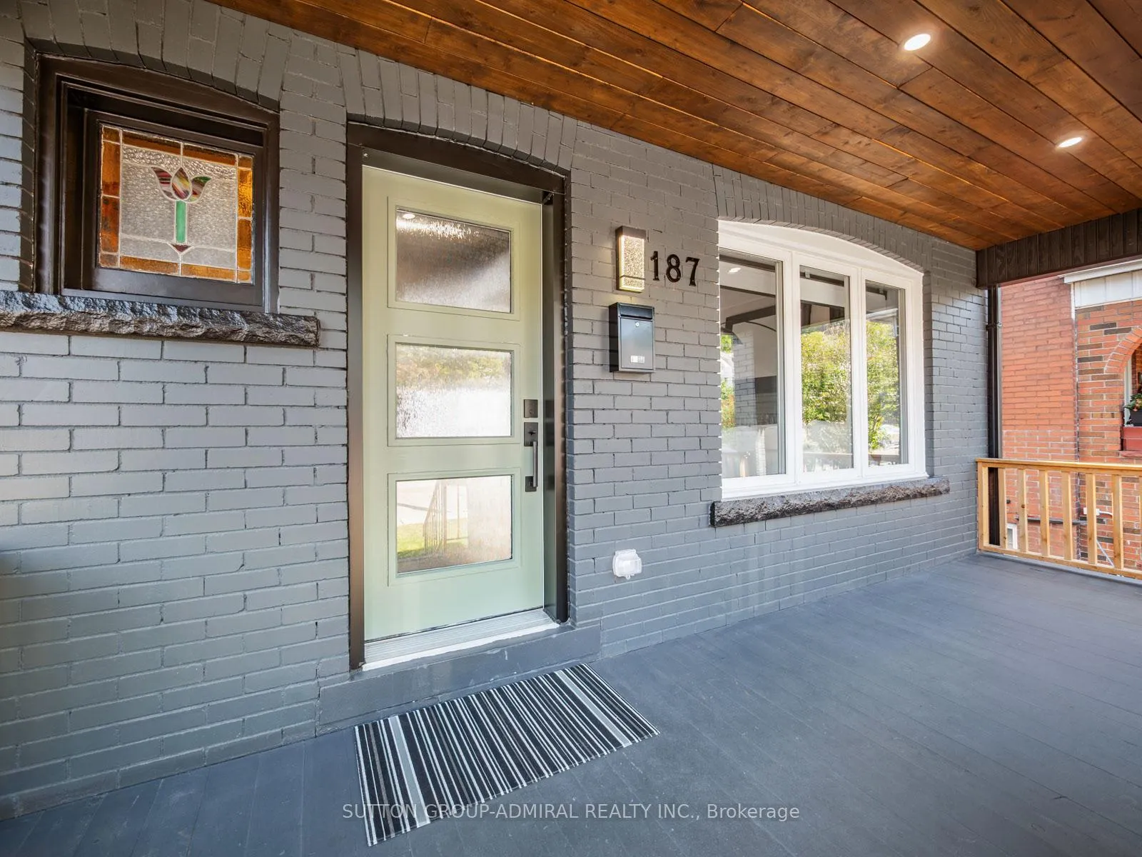 Photo 2 of 187 Rosslyn Avenue S, Hamilton, Delta — HOMEH
