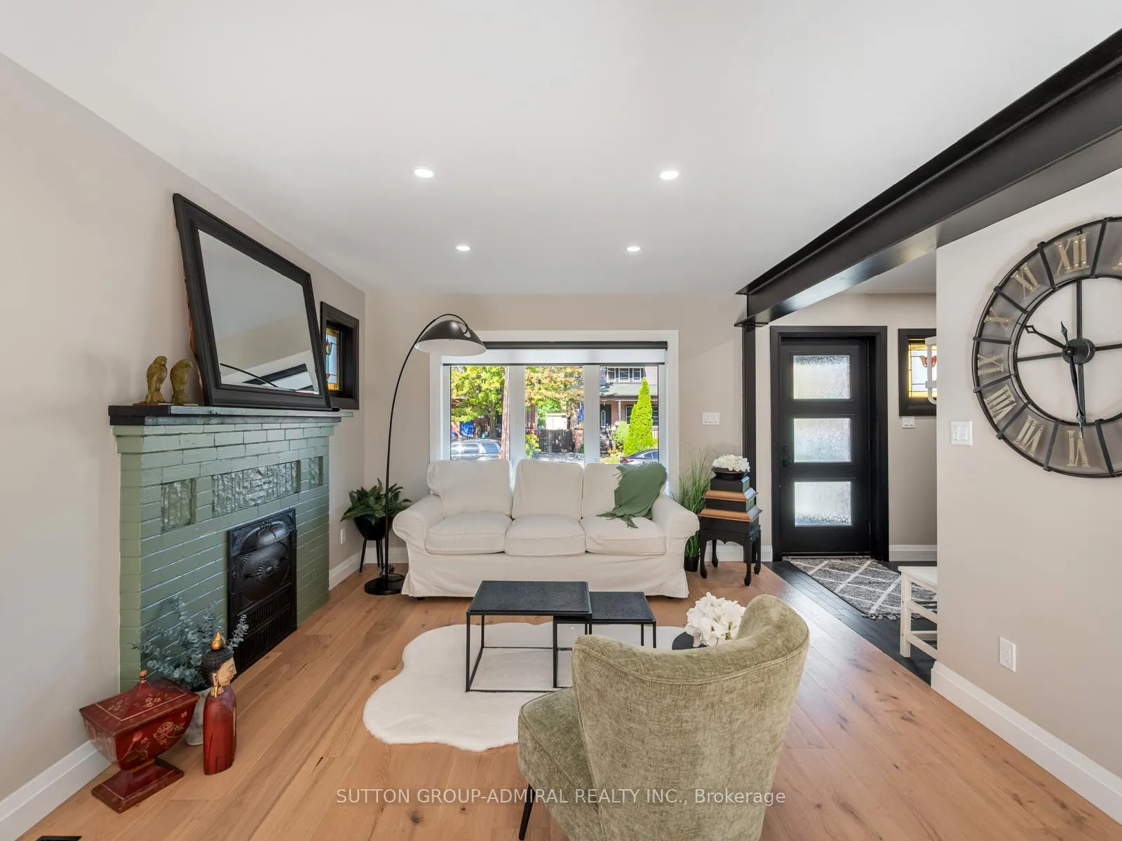 Photo 5 of 187 Rosslyn Avenue S, Hamilton, Delta — HOMEH