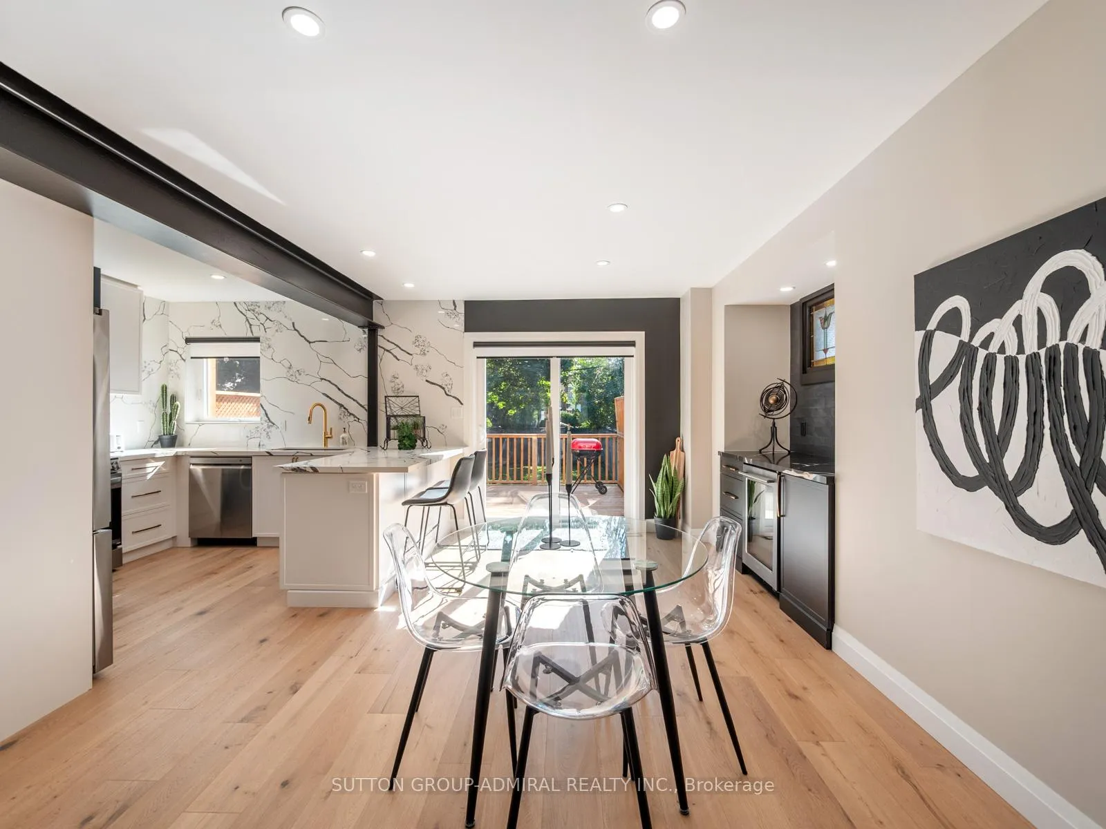 Photo 6 of 187 Rosslyn Avenue S, Hamilton, Delta — HOMEH