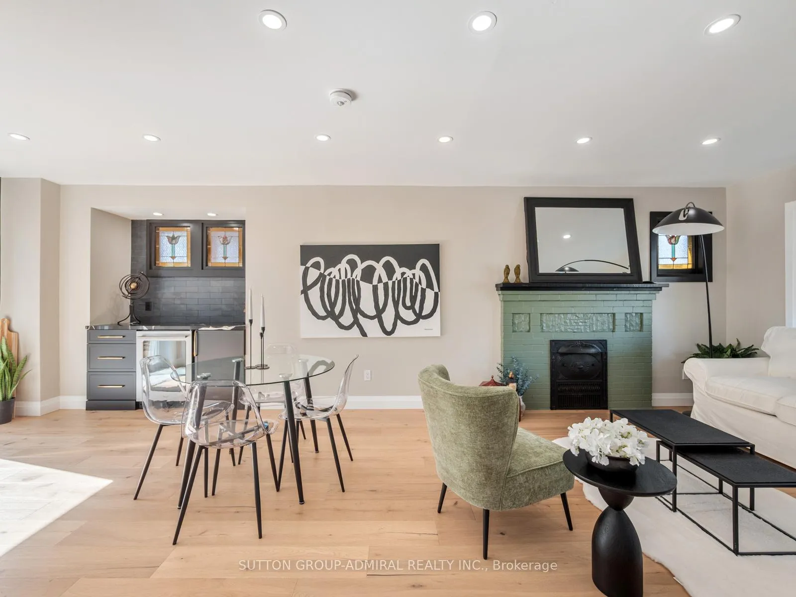 Photo 7 of 187 Rosslyn Avenue S, Hamilton, Delta — HOMEH