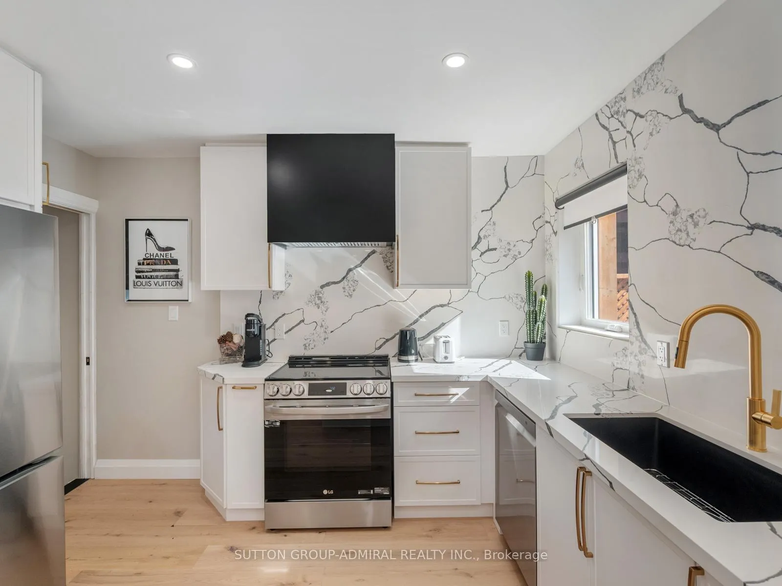 Photo 12 of 187 Rosslyn Avenue S, Hamilton, Delta — HOMEH