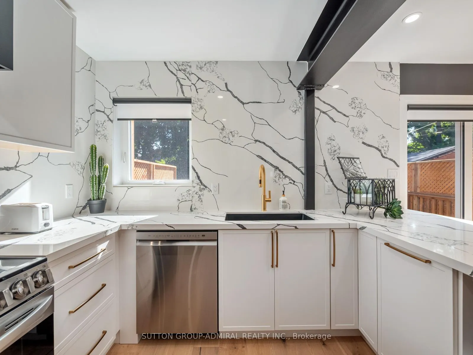 Photo 13 of 187 Rosslyn Avenue S, Hamilton, Delta — HOMEH