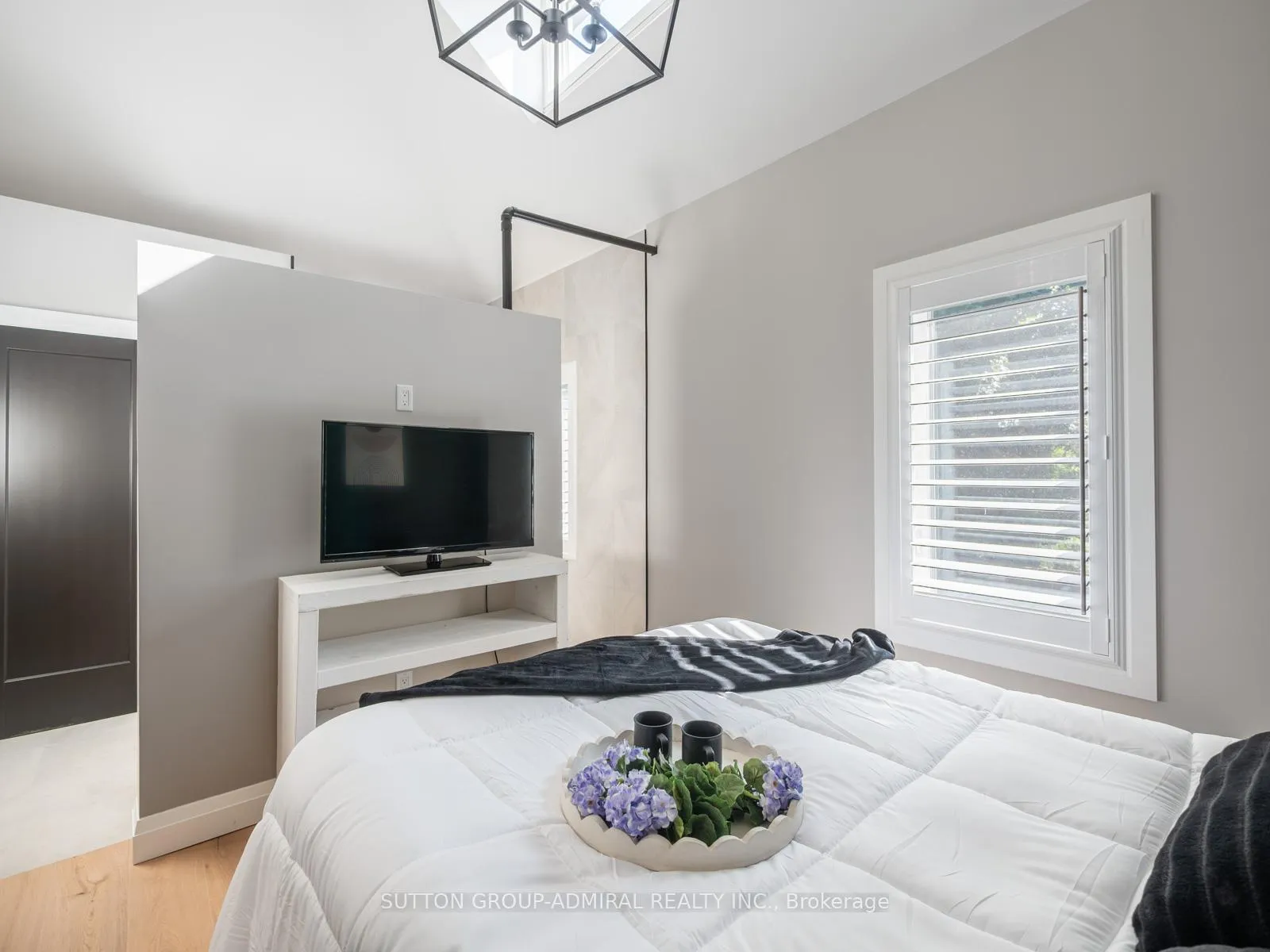 Photo 18 of 187 Rosslyn Avenue S, Hamilton, Delta — HOMEH