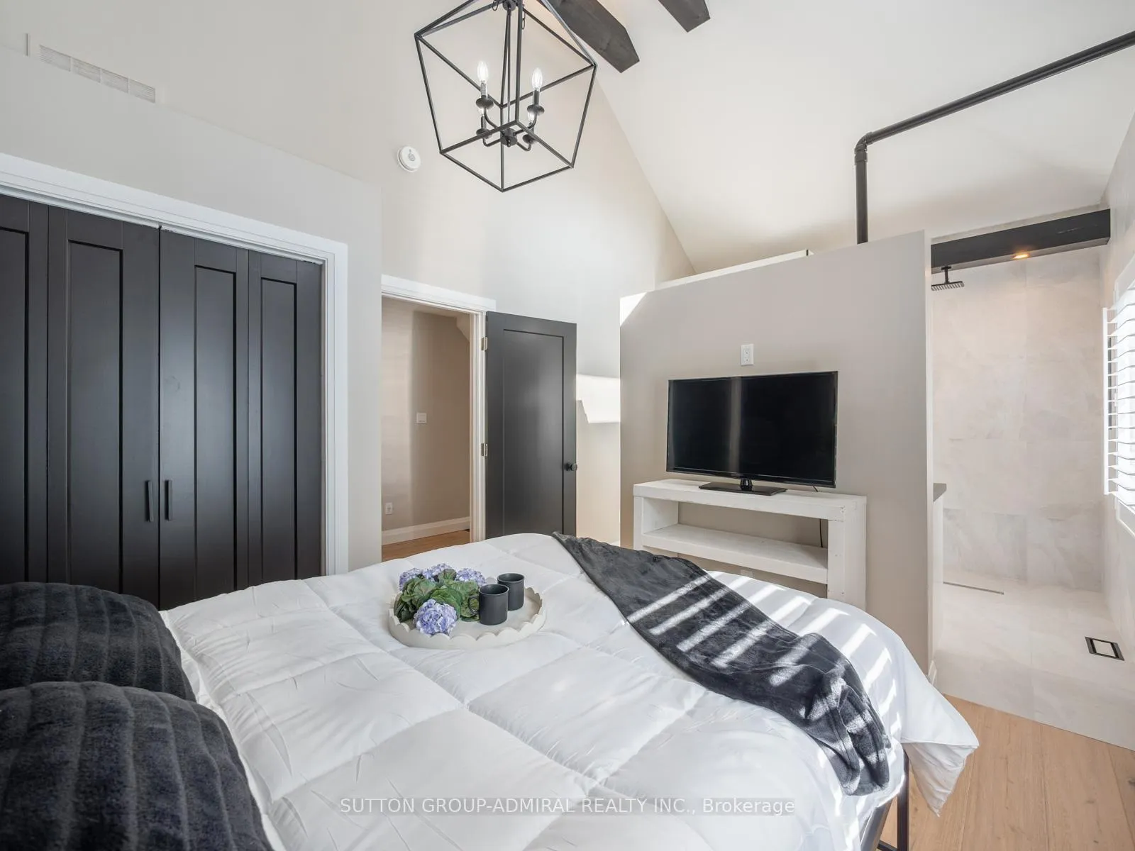 Photo 19 of 187 Rosslyn Avenue S, Hamilton, Delta — HOMEH
