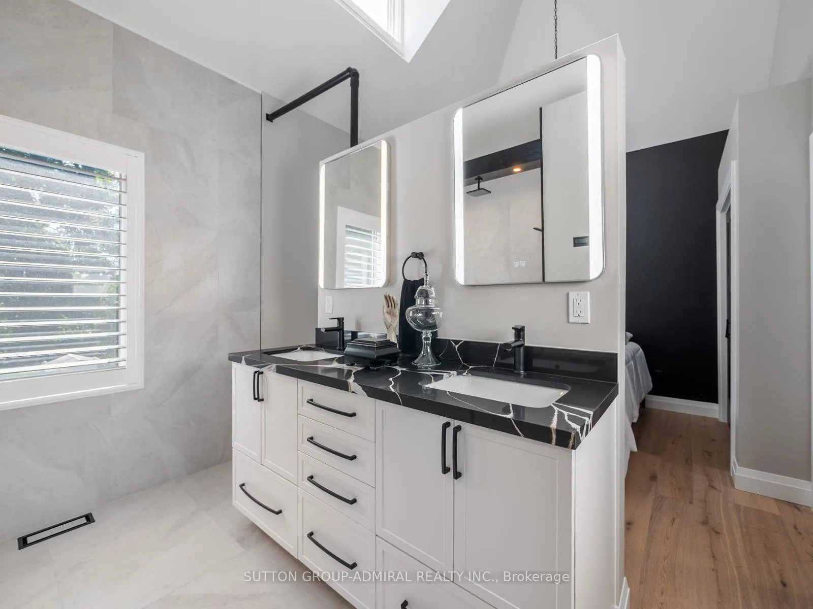 Photo 20 of 187 Rosslyn Avenue S, Hamilton, Delta — HOMEH