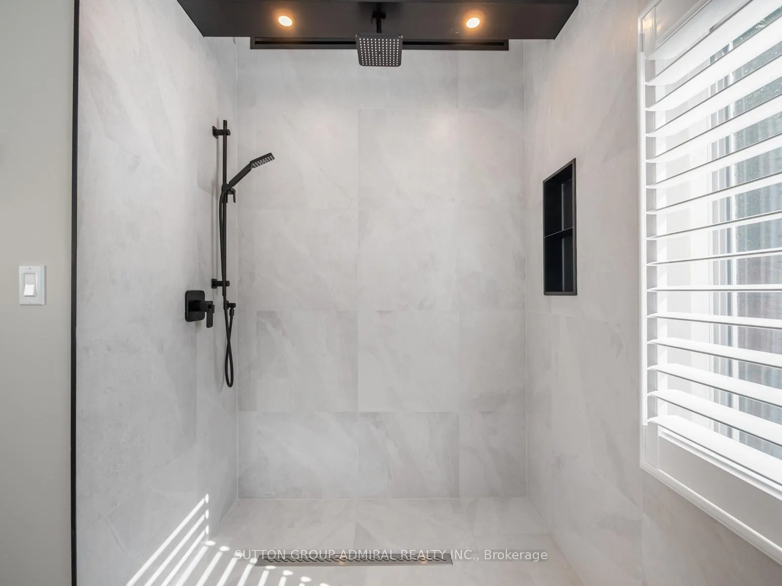 Photo 21 of 187 Rosslyn Avenue S, Hamilton, Delta — HOMEH