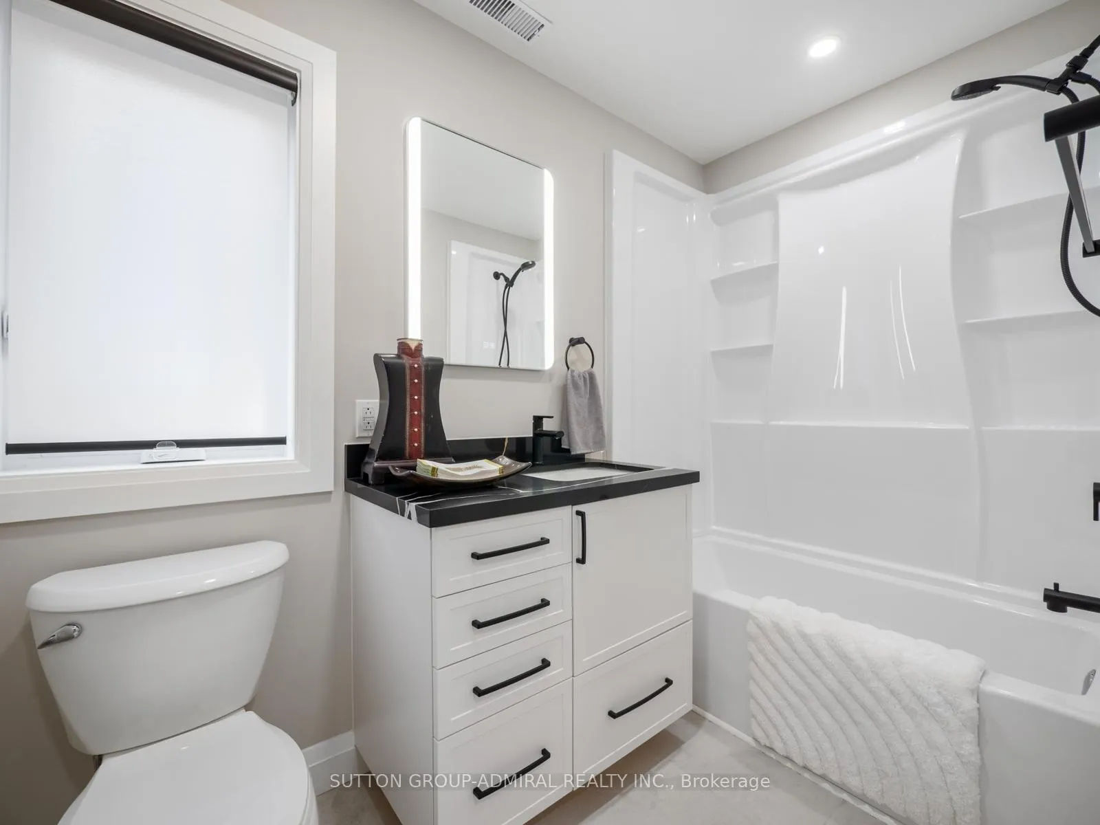 Photo 24 of 187 Rosslyn Avenue S, Hamilton, Delta — HOMEH