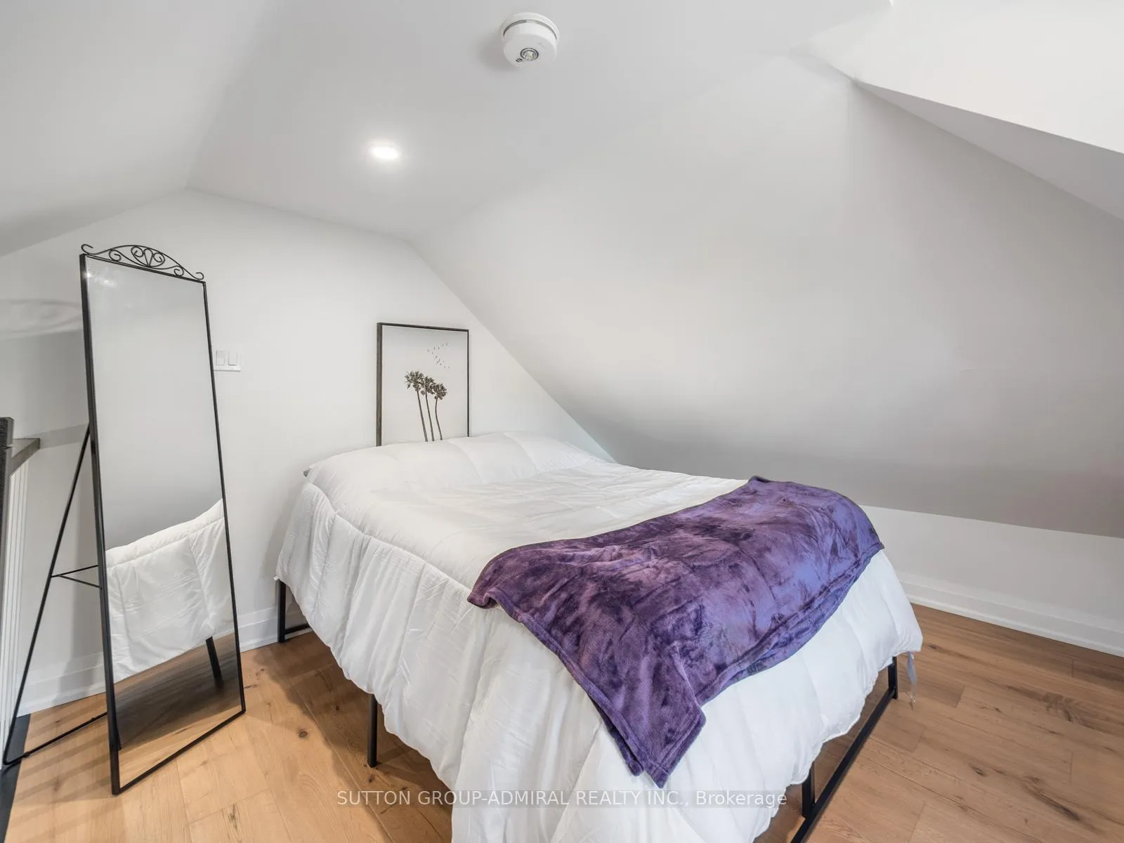 Photo 26 of 187 Rosslyn Avenue S, Hamilton, Delta — HOMEH