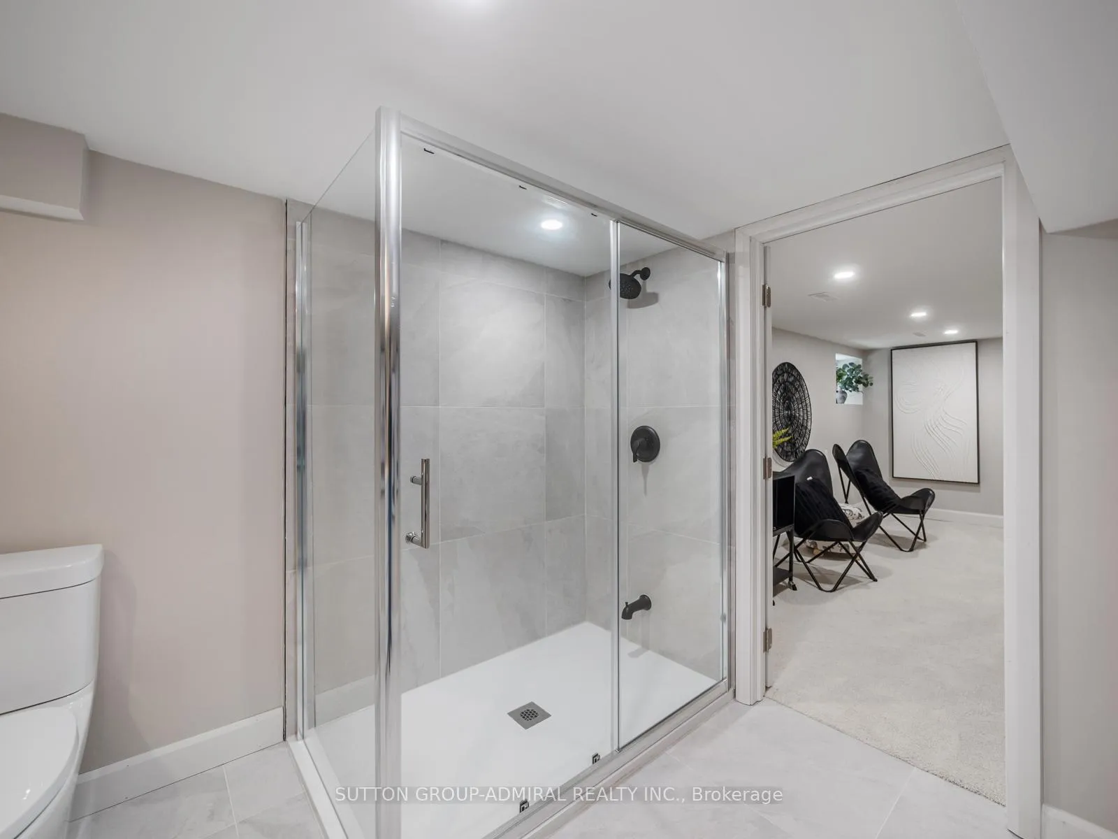 Photo 32 of 187 Rosslyn Avenue S, Hamilton, Delta — HOMEH