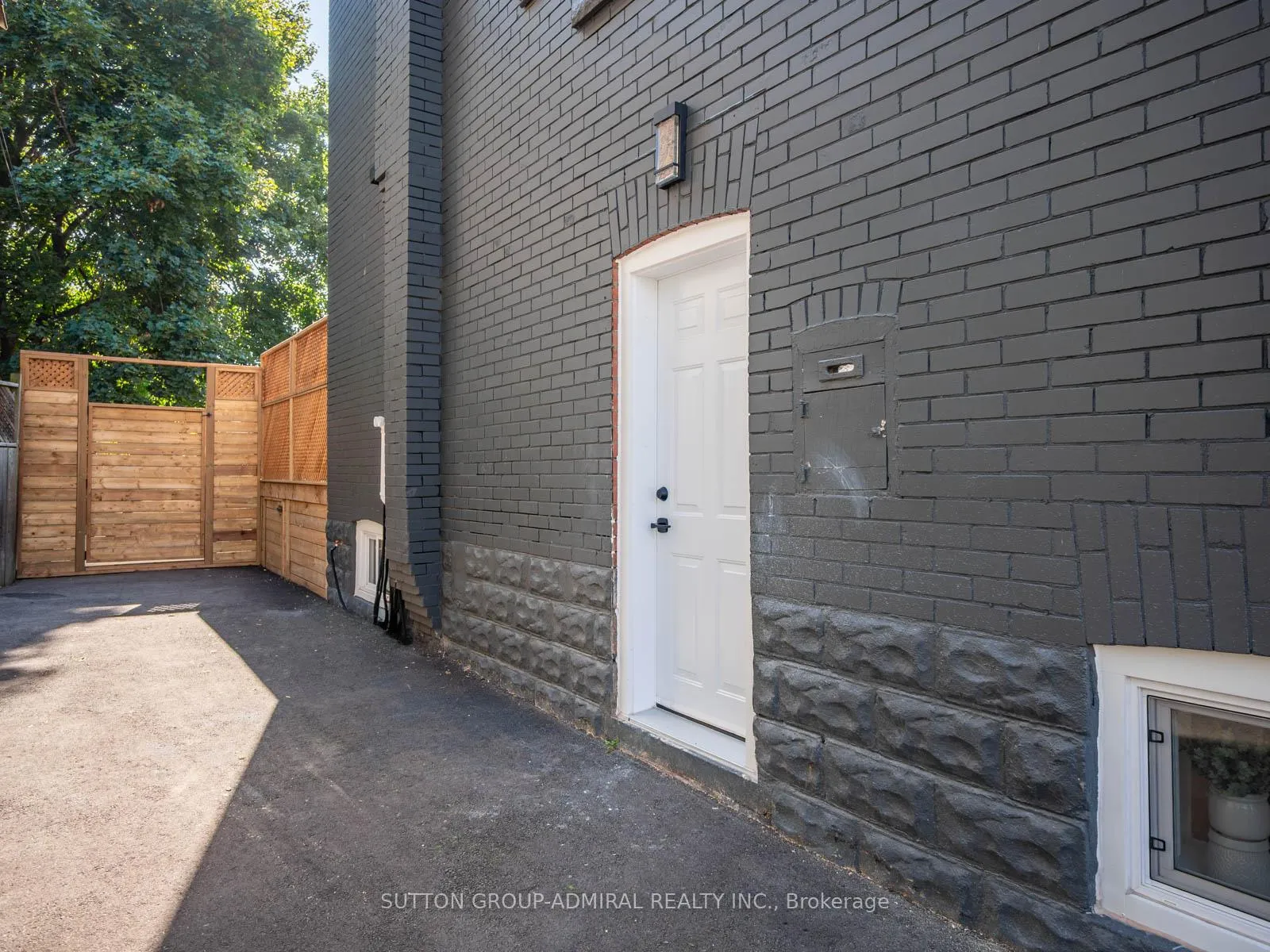 Photo 39 of 187 Rosslyn Avenue S, Hamilton, Delta — HOMEH