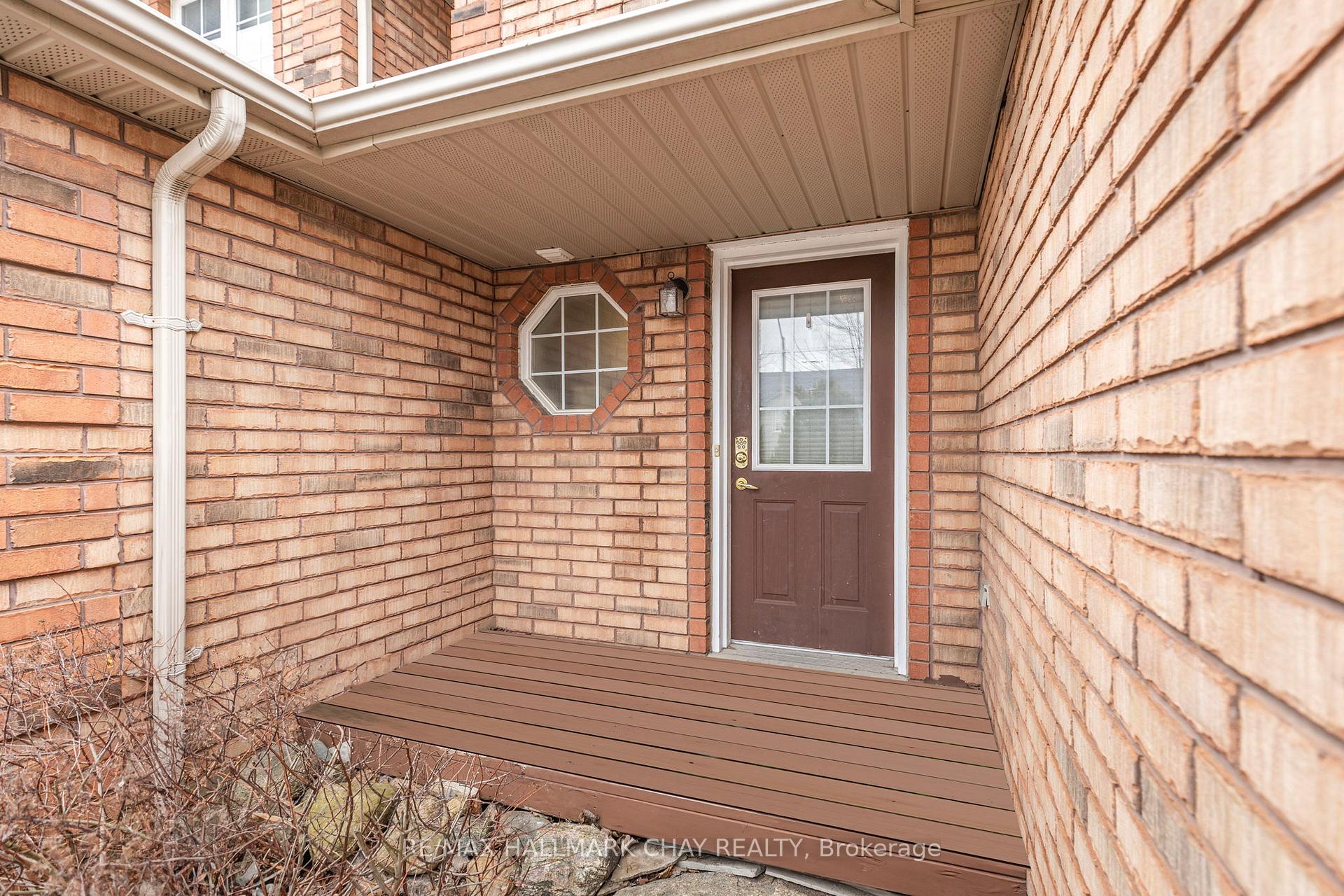 Photo 2 of 38 Silver Maple Crescent, Barrie, Holly — HOMEH