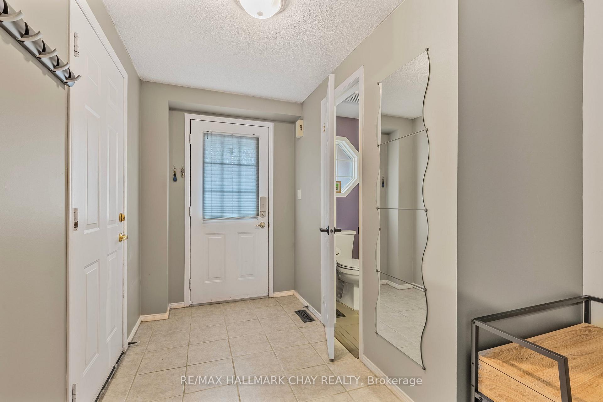 Photo 3 of 38 Silver Maple Crescent, Barrie, Holly — HOMEH