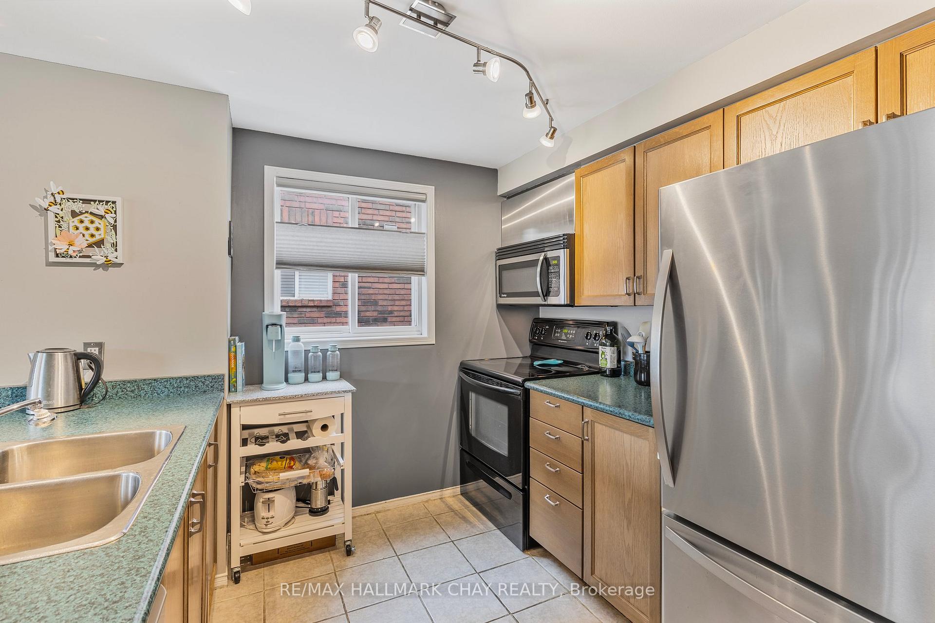 Photo 5 of 38 Silver Maple Crescent, Barrie, Holly — HOMEH