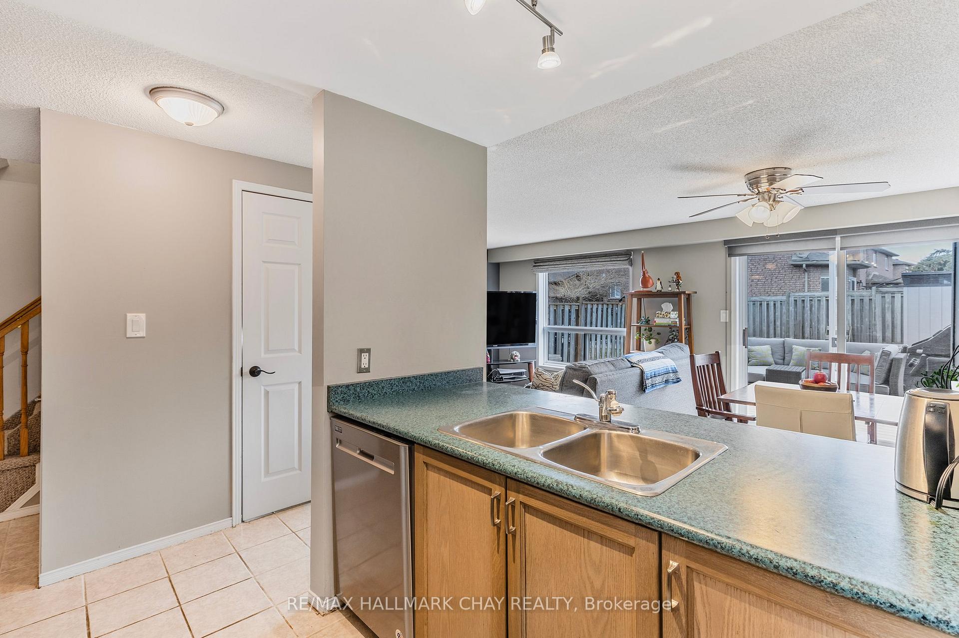 Photo 6 of 38 Silver Maple Crescent, Barrie, Holly — HOMEH