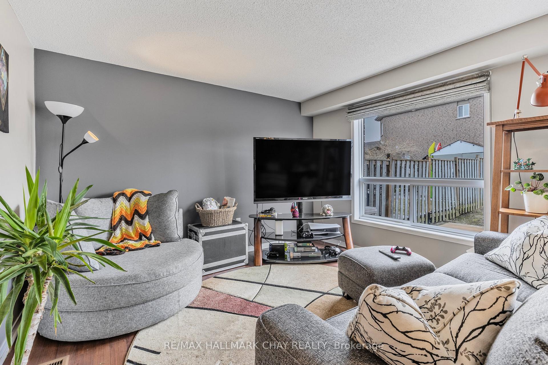 Photo 7 of 38 Silver Maple Crescent, Barrie, Holly — HOMEH