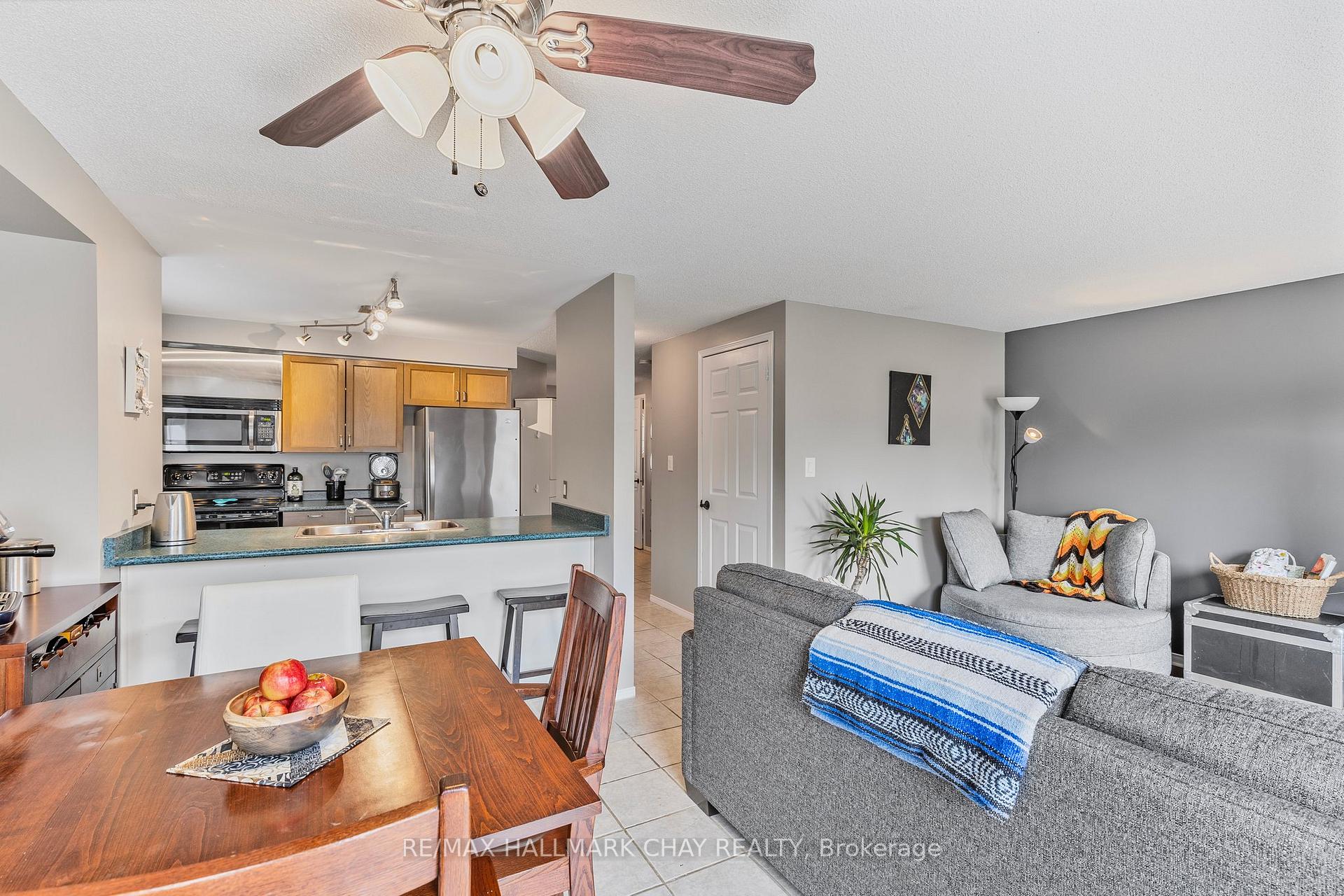 Photo 10 of 38 Silver Maple Crescent, Barrie, Holly — HOMEH