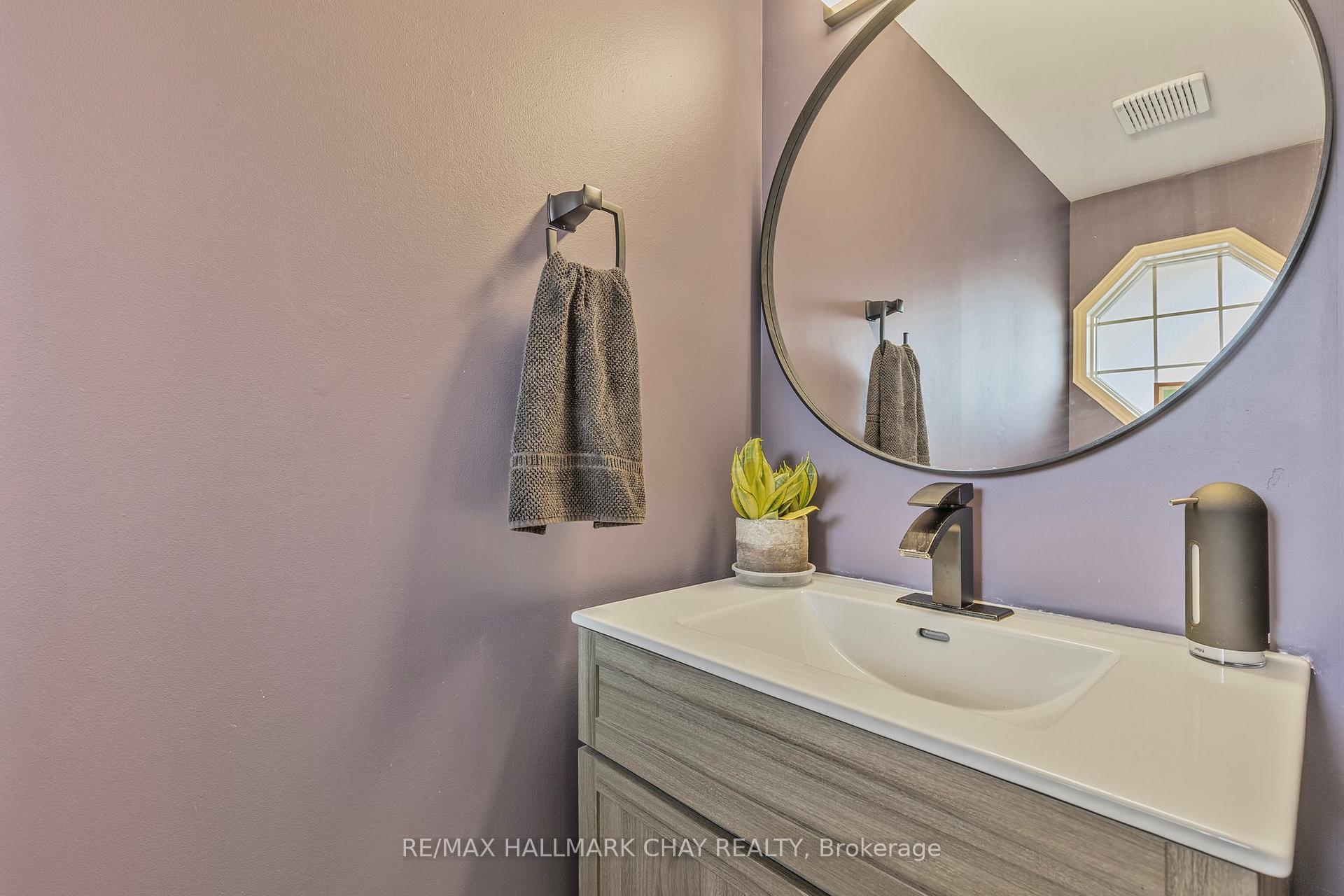 Photo 11 of 38 Silver Maple Crescent, Barrie, Holly — HOMEH