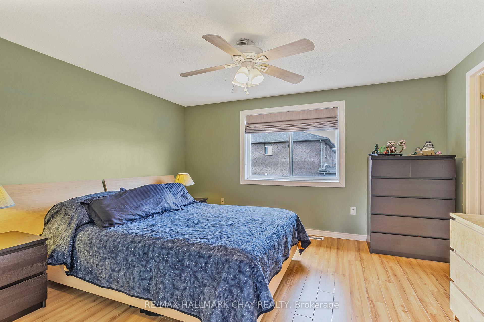 Photo 12 of 38 Silver Maple Crescent, Barrie, Holly — HOMEH