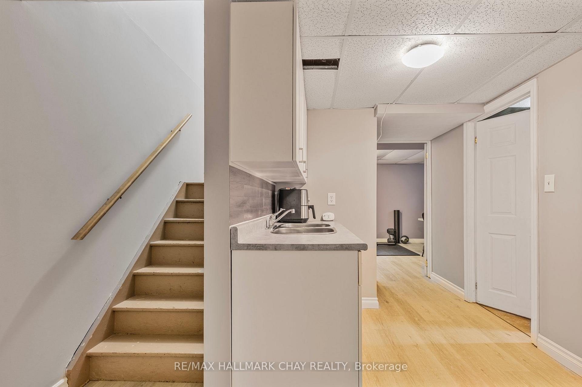 Photo 17 of 38 Silver Maple Crescent, Barrie, Holly — HOMEH
