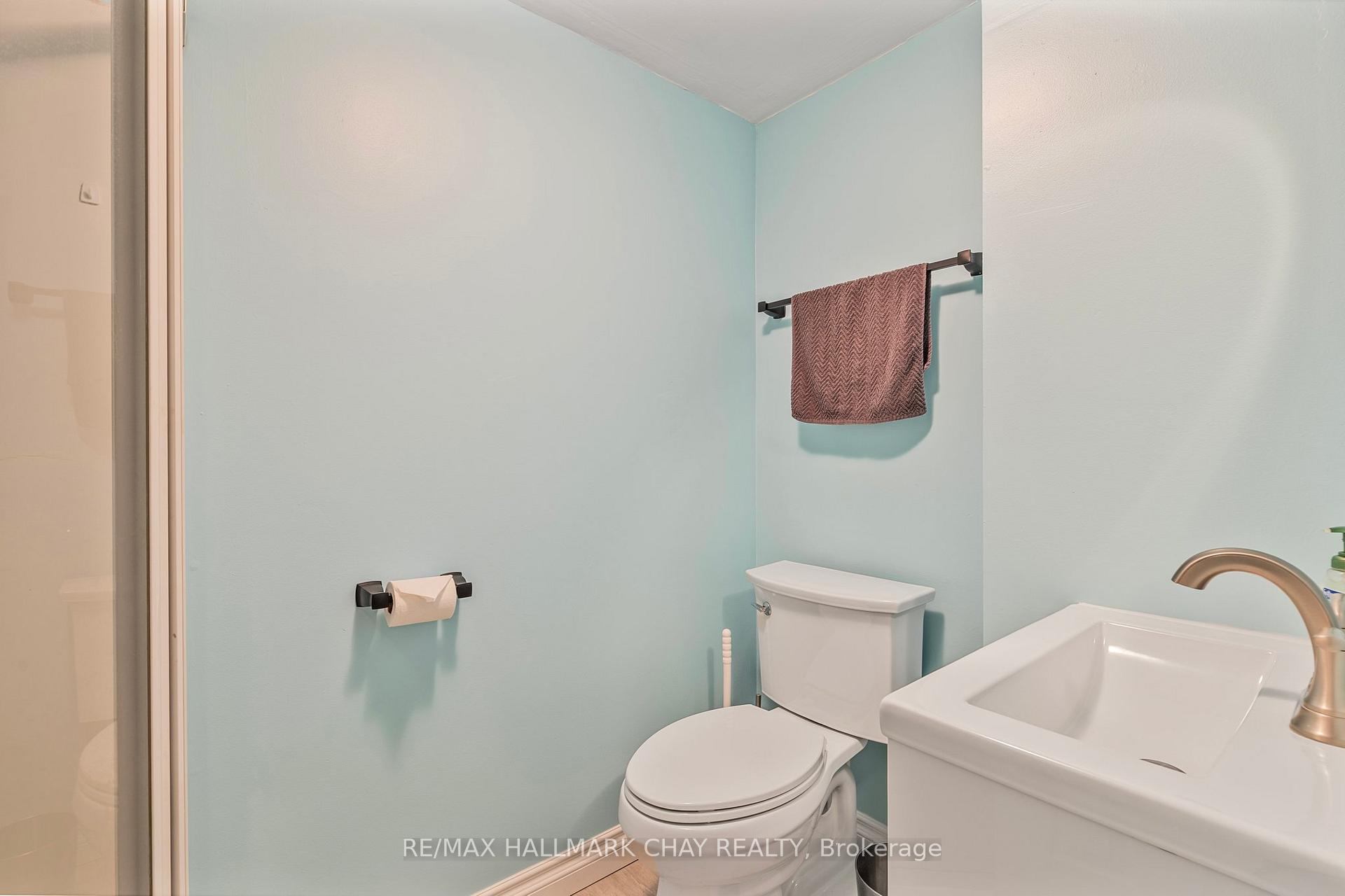 Photo 20 of 38 Silver Maple Crescent, Barrie, Holly — HOMEH