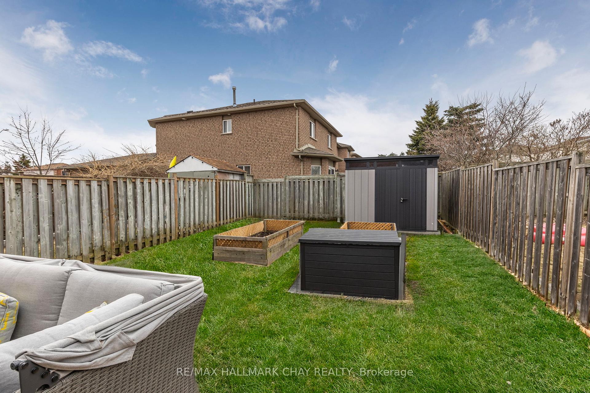 Photo 22 of 38 Silver Maple Crescent, Barrie, Holly — HOMEH