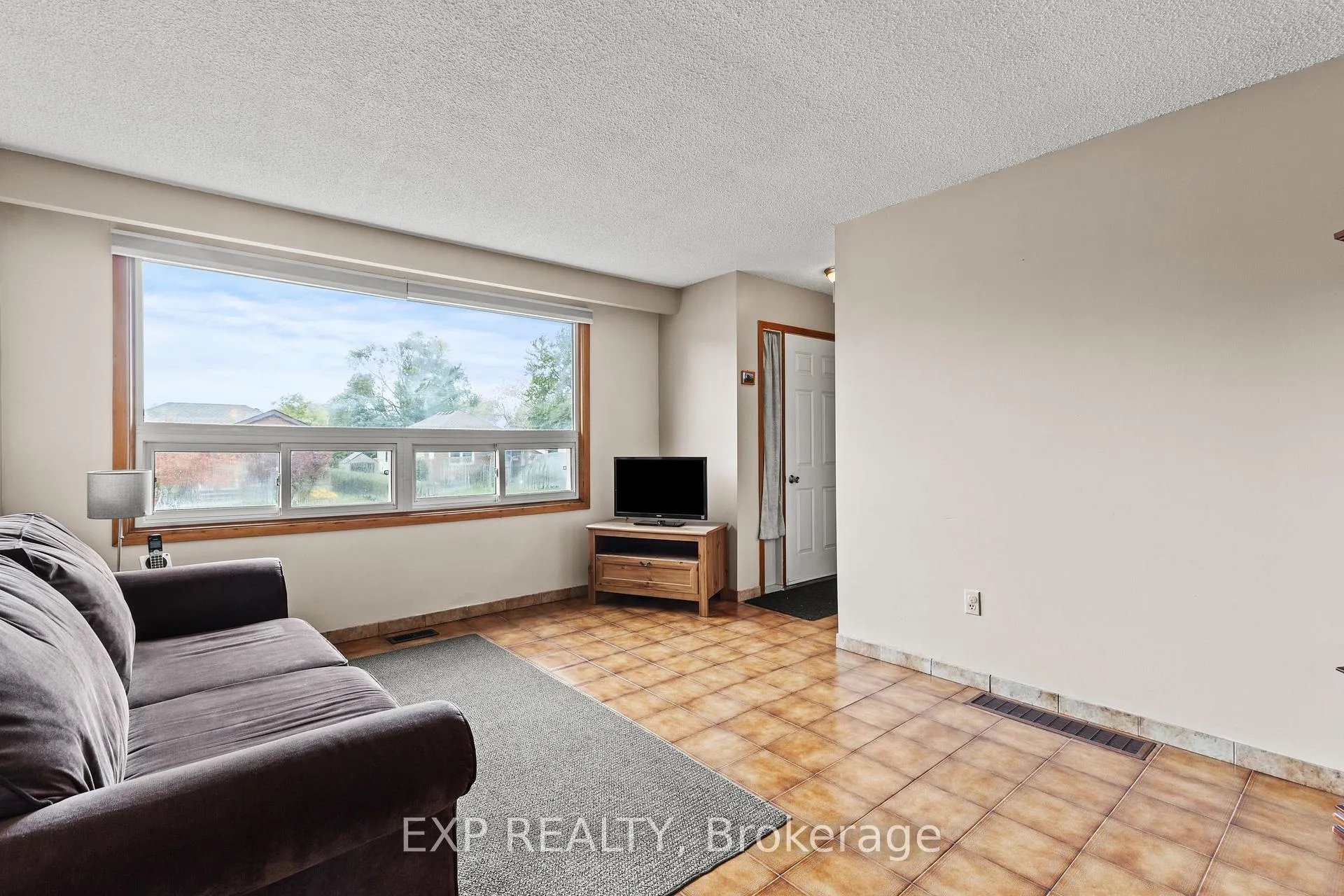 Photo 4 of 477 East 38th Street, Hamilton, Macassa — HOMEH