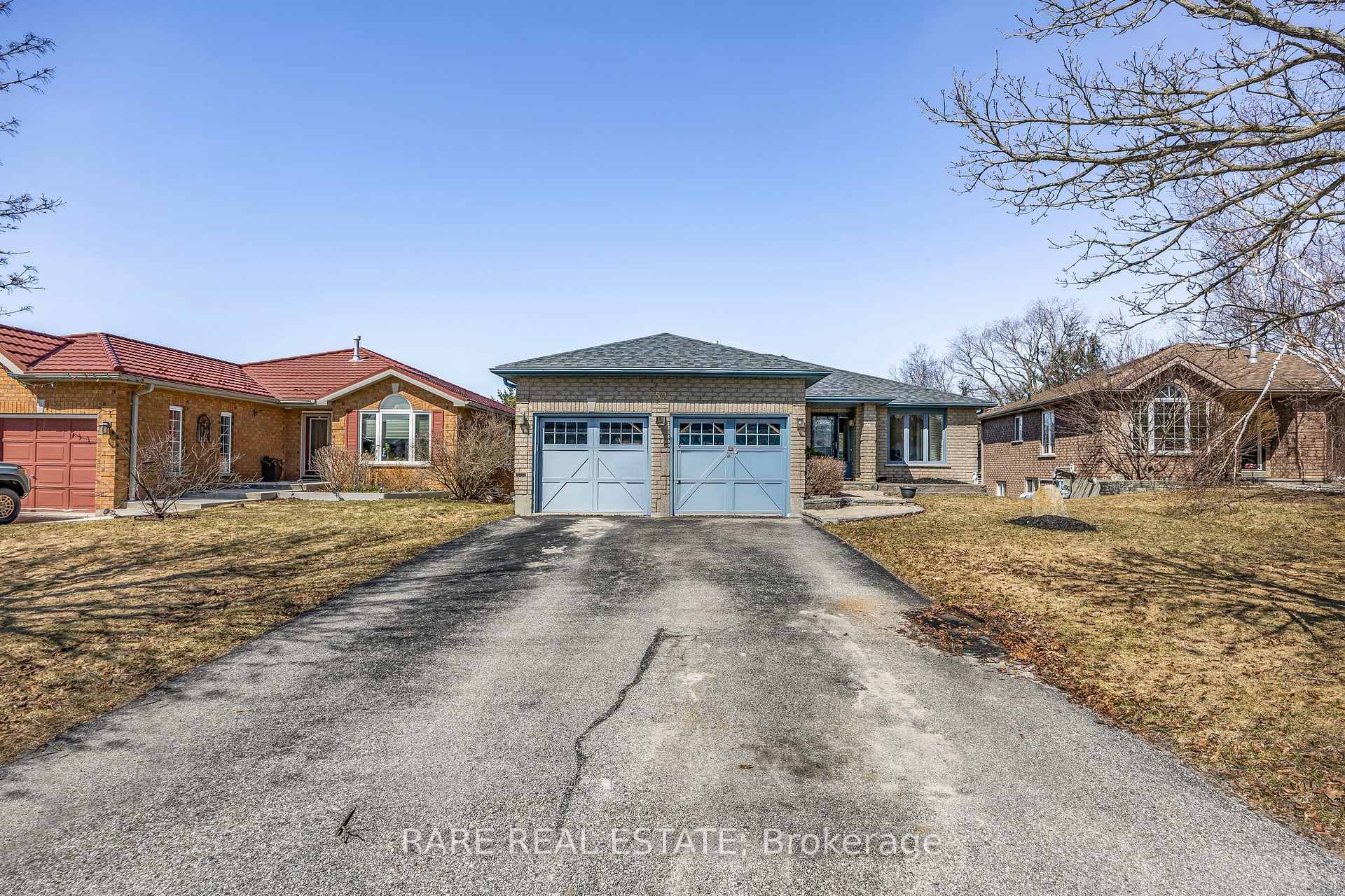 Photo 2 of 52 Columbia Road, Barrie, Holly — HOMEH