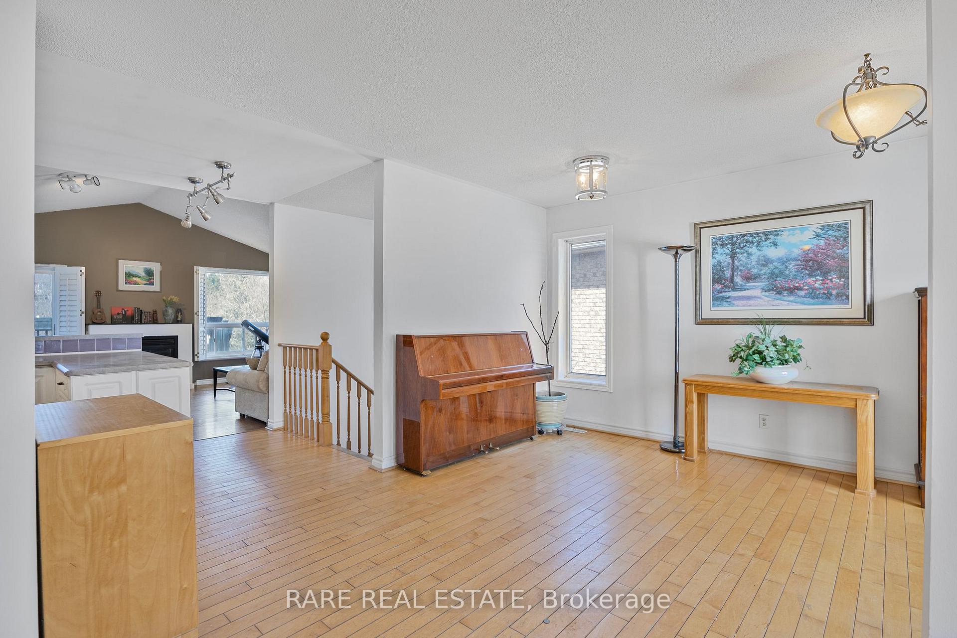 Photo 6 of 52 Columbia Road, Barrie, Holly — HOMEH