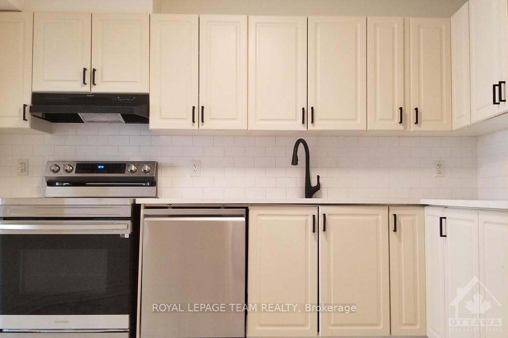 Photo 3 of 204 Garrity Crescent, Ottawa, Barrhaven - Strandherd — HOMEH